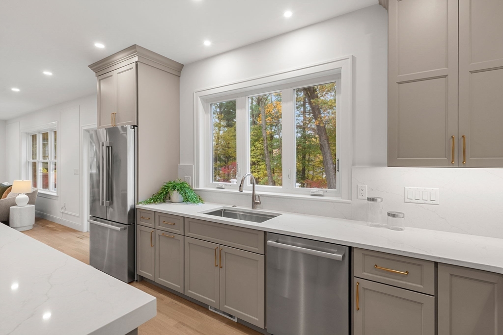 Reading, Massachusetts, 01867, United States, 4 Bedrooms Bedrooms, ,5 BathroomsBathrooms,Residential,For Sale,1988316