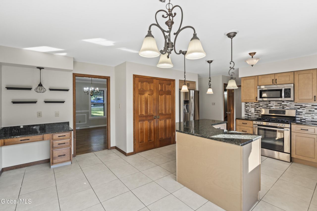 Niskayuna, New York, 12309, United States, 6 Bedrooms Bedrooms, ,4 BathroomsBathrooms,Residential,For Sale,1906999