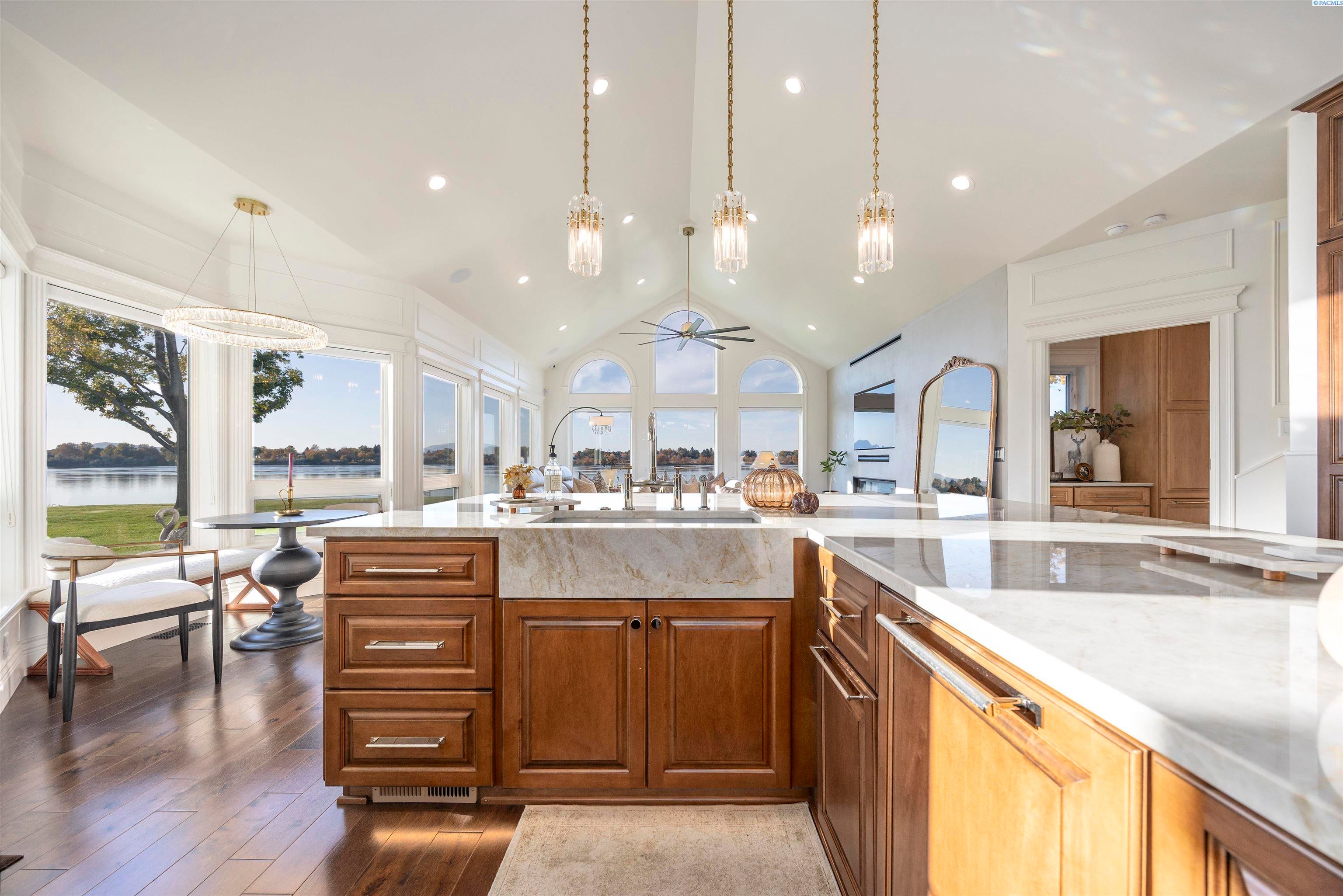 Pasco, Washington, 99301, United States, 4 Bedrooms Bedrooms, ,4 BathroomsBathrooms,Residential,For Sale,1974870