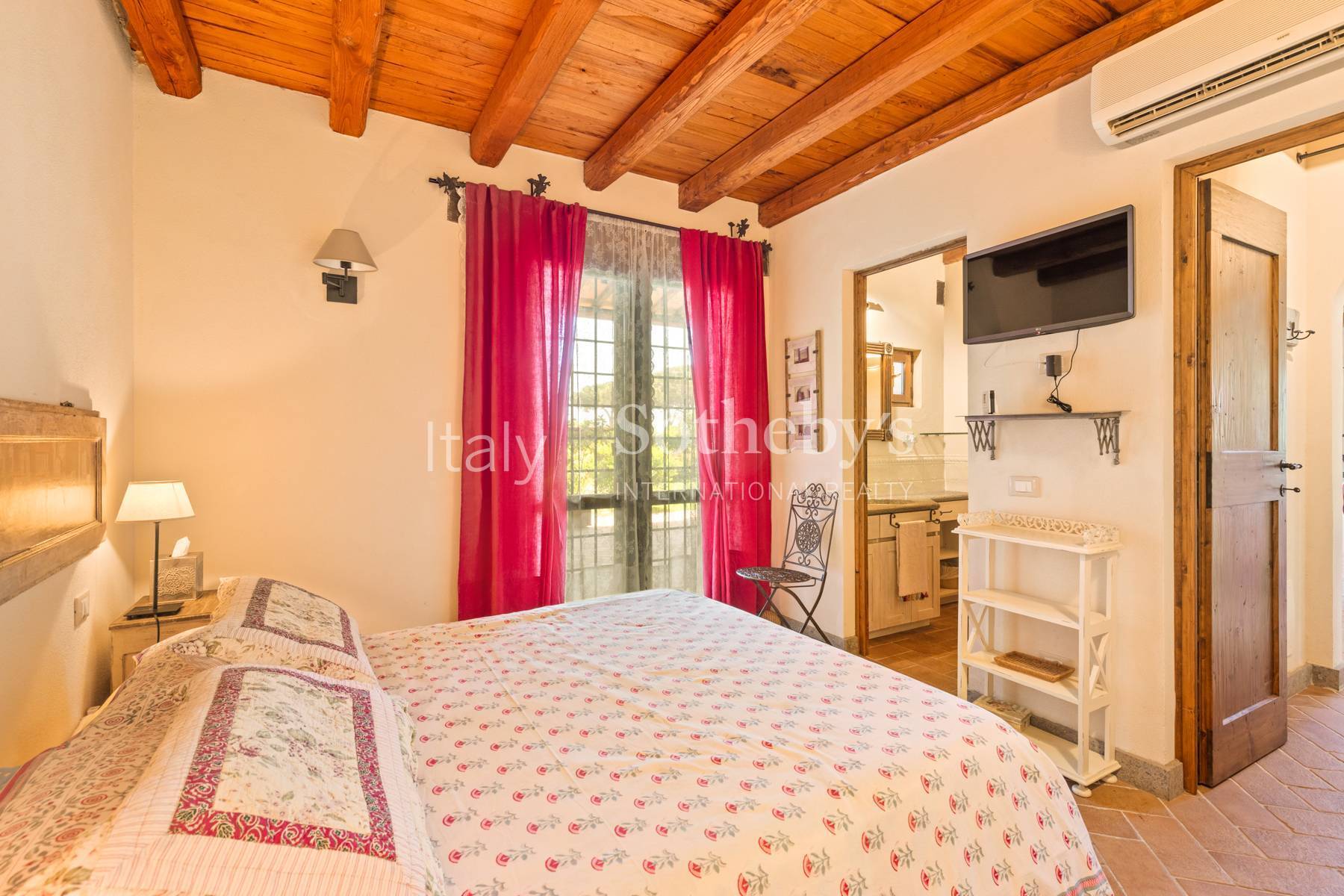 Villa with Stunning Pool and Private Park - 物件實景