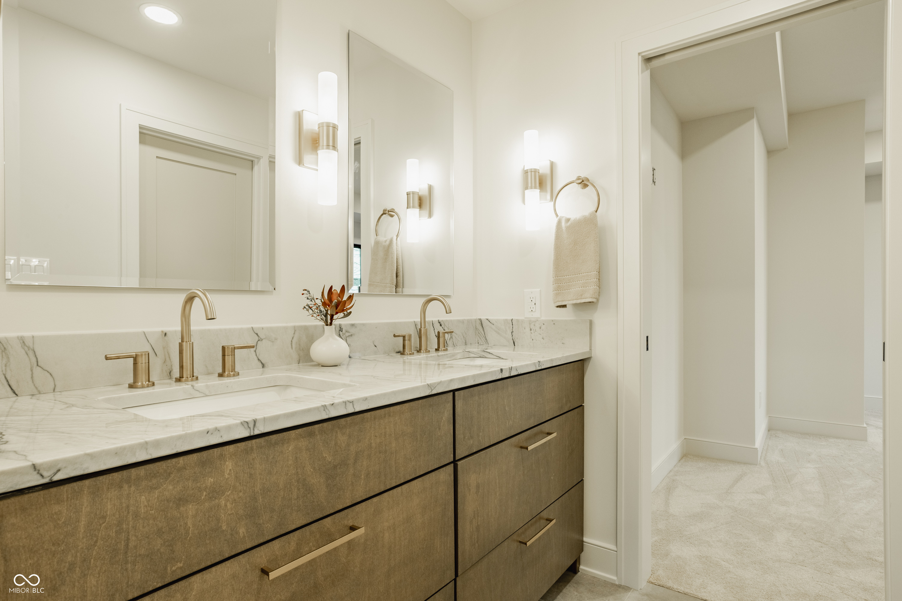 Bargersville, Indiana, 46106, United States, 5 Bedrooms Bedrooms, ,6 BathroomsBathrooms,Residential,For Sale,1977428