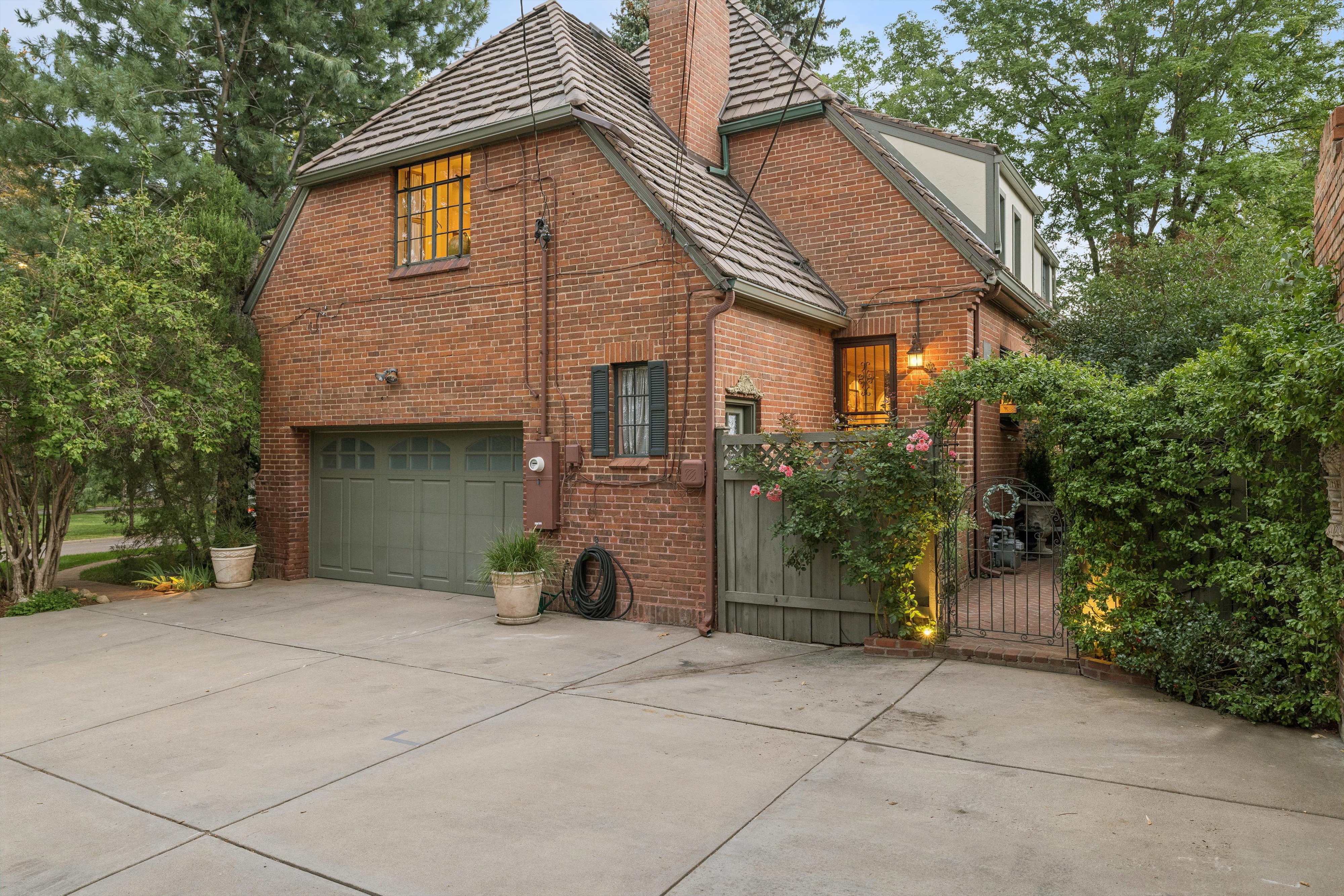  Rare Private Park Lot Near Cherry Creek with Sunroom Viking Kitchen & Spa Suite - 物件實景