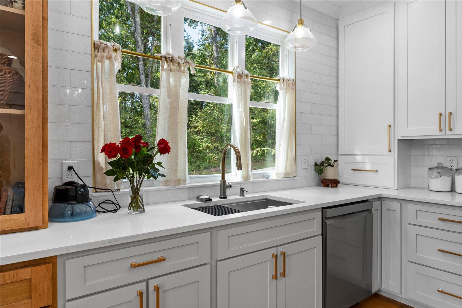 Jasper, Tennessee, 37347, United States, 3 Bedrooms Bedrooms, ,2 BathroomsBathrooms,Residential,For Sale,1976717