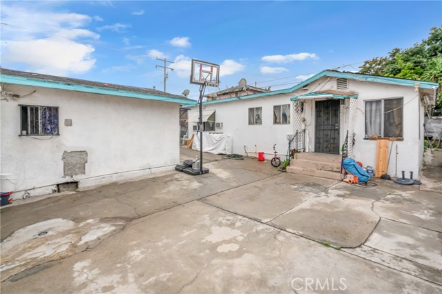 Los Angeles, California, 90023, United States, 4 Bedrooms Bedrooms, ,Residential,For Sale,1881360