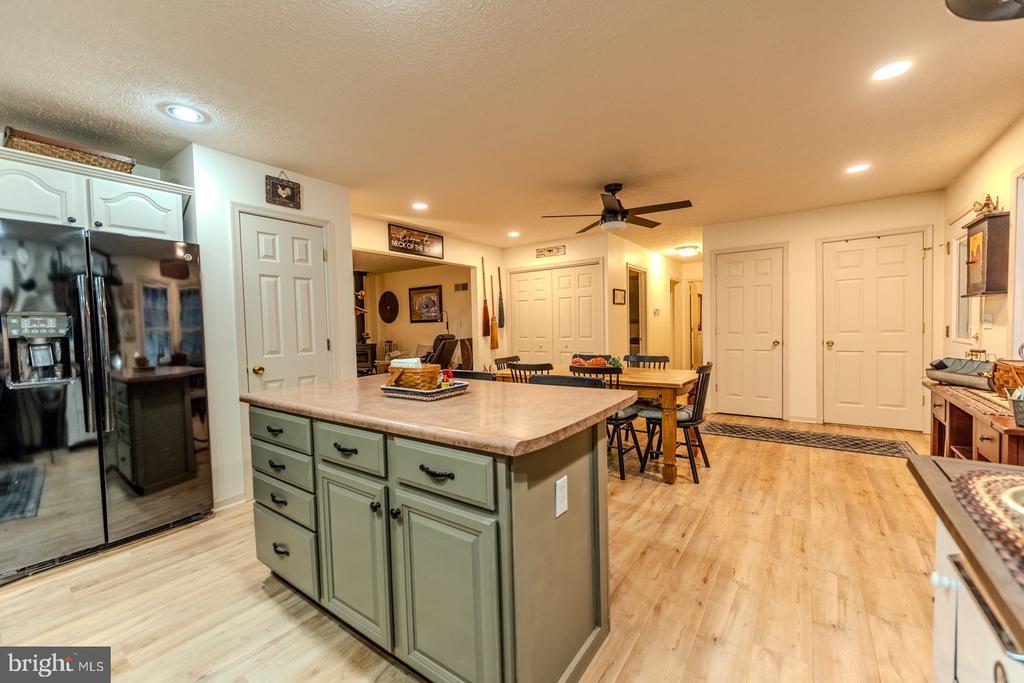 Paw Paw, West Virginia, 25434, United States, 3 Bedrooms Bedrooms, ,3 BathroomsBathrooms,Residential,For Sale,1989238