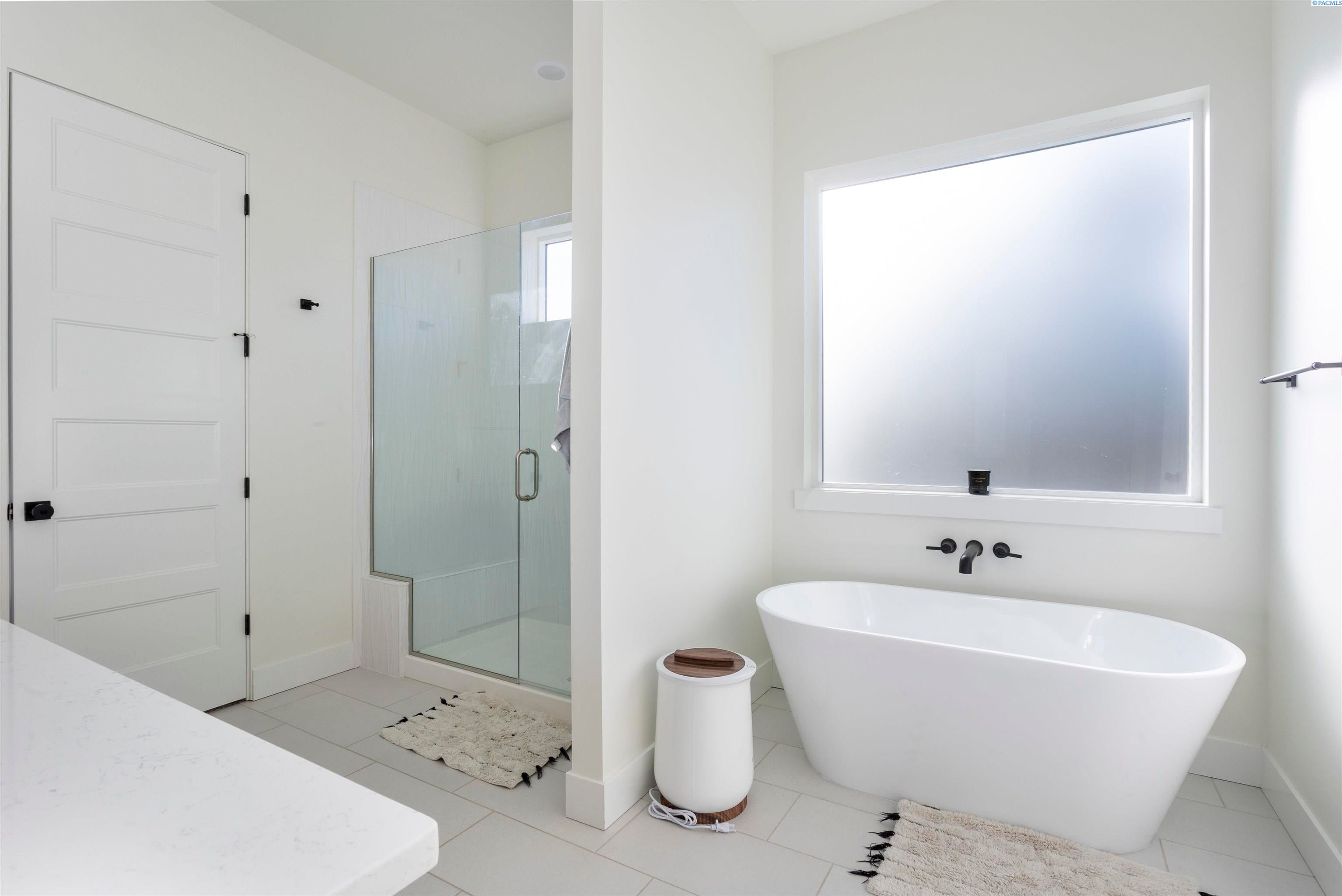 Kennewick, Washington, 99338, United States, 4 Bedrooms Bedrooms, ,3 BathroomsBathrooms,Residential,For Sale,2010743