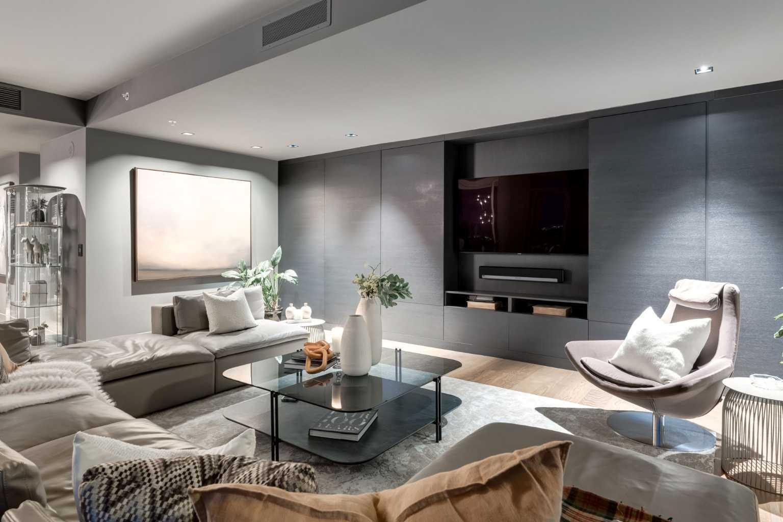 CALGARY, Alberta, T2G 0C7, CA, 2 Bedrooms Bedrooms, ,3 BathroomsBathrooms,Residential,For Sale,1837993