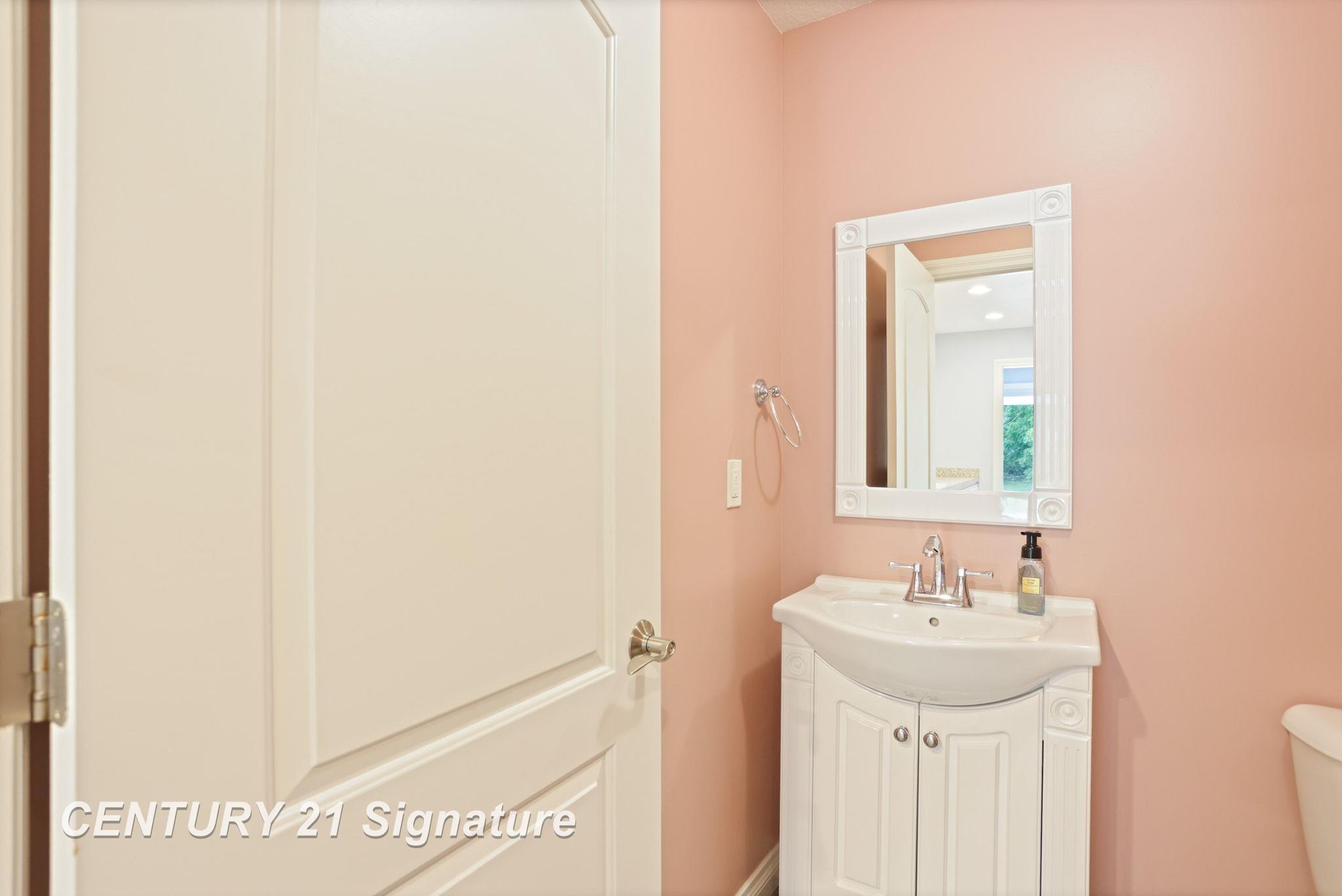 Freeland, Michigan, 48623, United States, 4 Bedrooms Bedrooms, ,3 BathroomsBathrooms,Residential,For Sale,1924442
