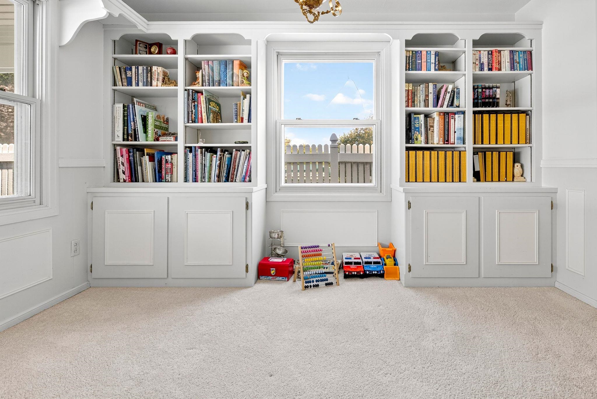 Hortonville, Wisconsin, 54944-9435, United States, 5 Bedrooms Bedrooms, ,4 BathroomsBathrooms,Residential,For Sale,1977478