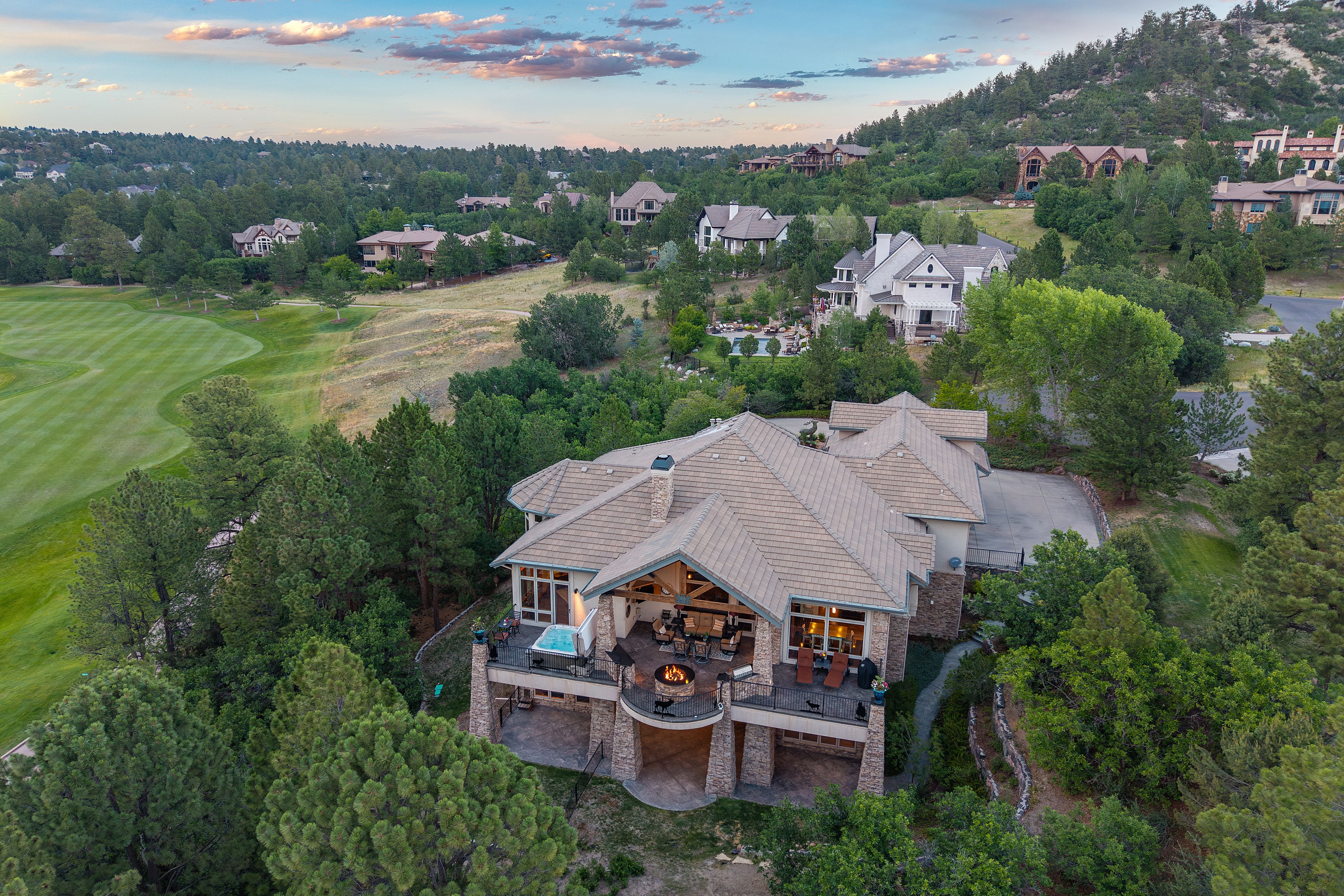  Tucked away on a quiet cul-de-sac in coveted Castle Pines Village - 物件實景