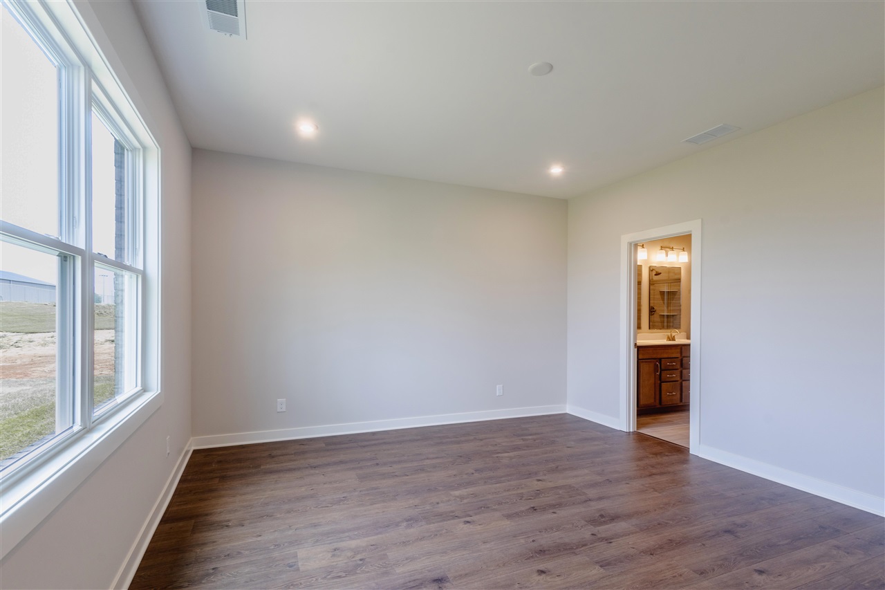 Bowling Green, Kentucky, 42104, United States, 4 Bedrooms Bedrooms, ,3 BathroomsBathrooms,Residential,For Sale,1913768