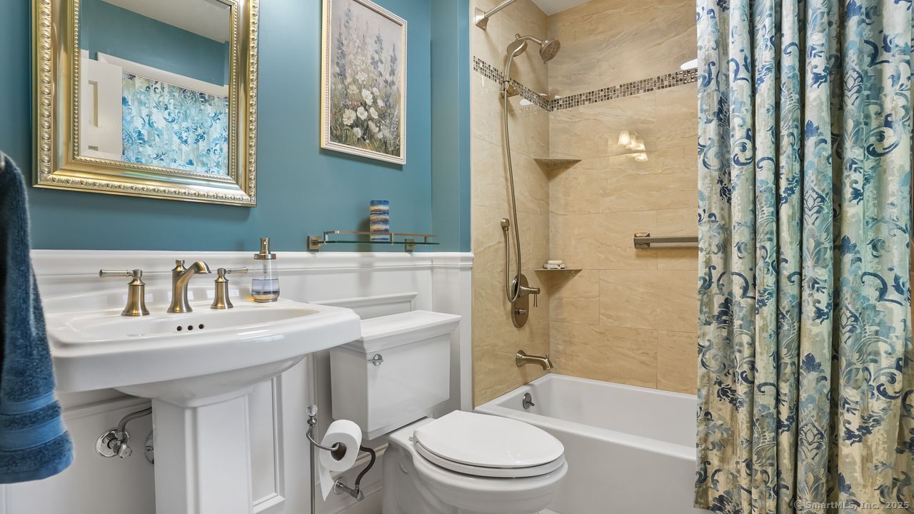 Orange, Connecticut, 06477, United States, 3 Bedrooms Bedrooms, ,2 BathroomsBathrooms,Residential,For Sale,1932290