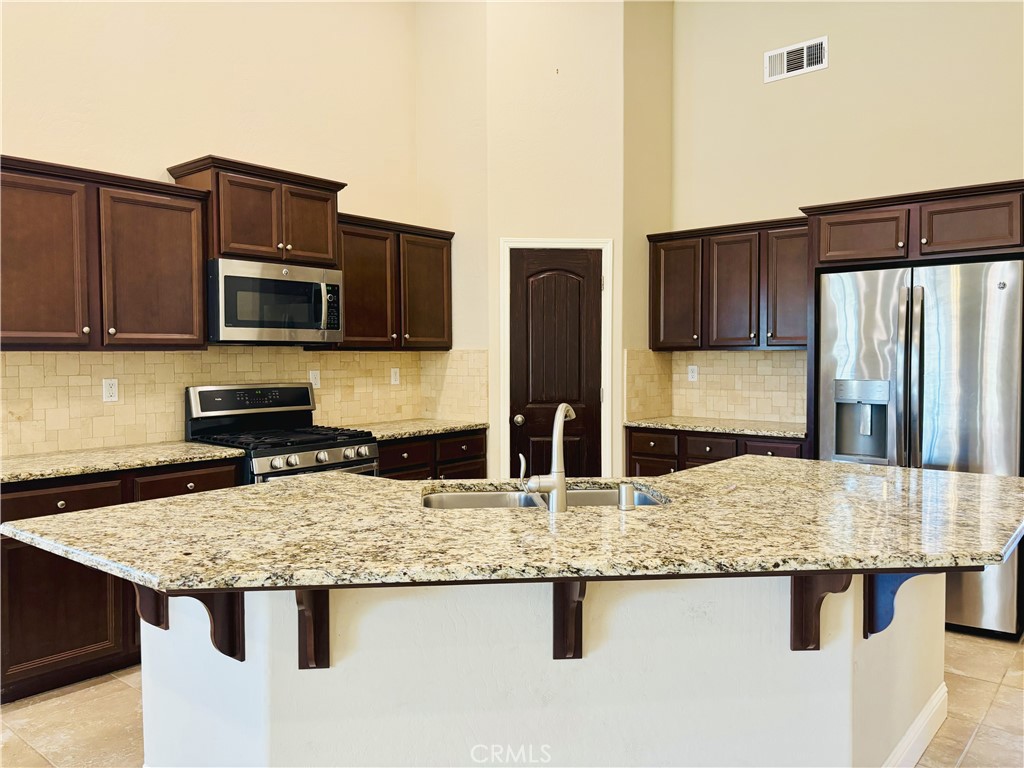 Clovis, California, 93619, United States, 3 Bedrooms Bedrooms, ,2 BathroomsBathrooms,Residential,For Sale,1919541
