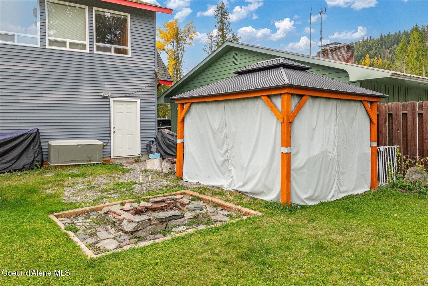 Metaline Falls, Washington, 99153, United States, 5 Bedrooms Bedrooms, ,3 BathroomsBathrooms,Residential,For Sale,1980097