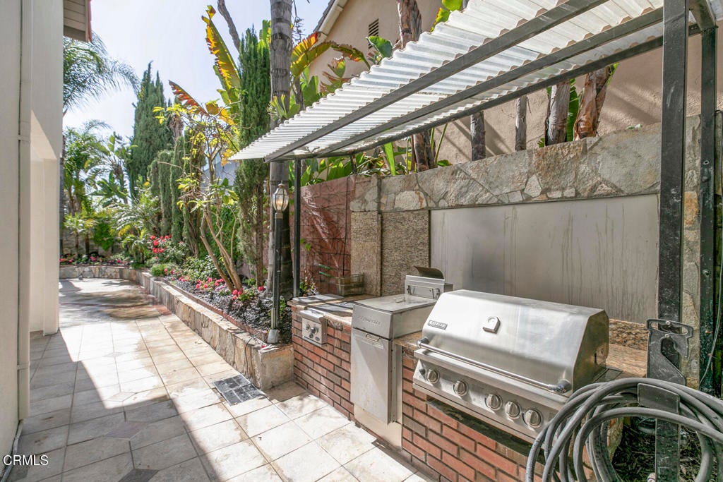 Los Angeles, California, 91352, United States, 5 Bedrooms Bedrooms, ,5 BathroomsBathrooms,Residential,For Sale,1941617