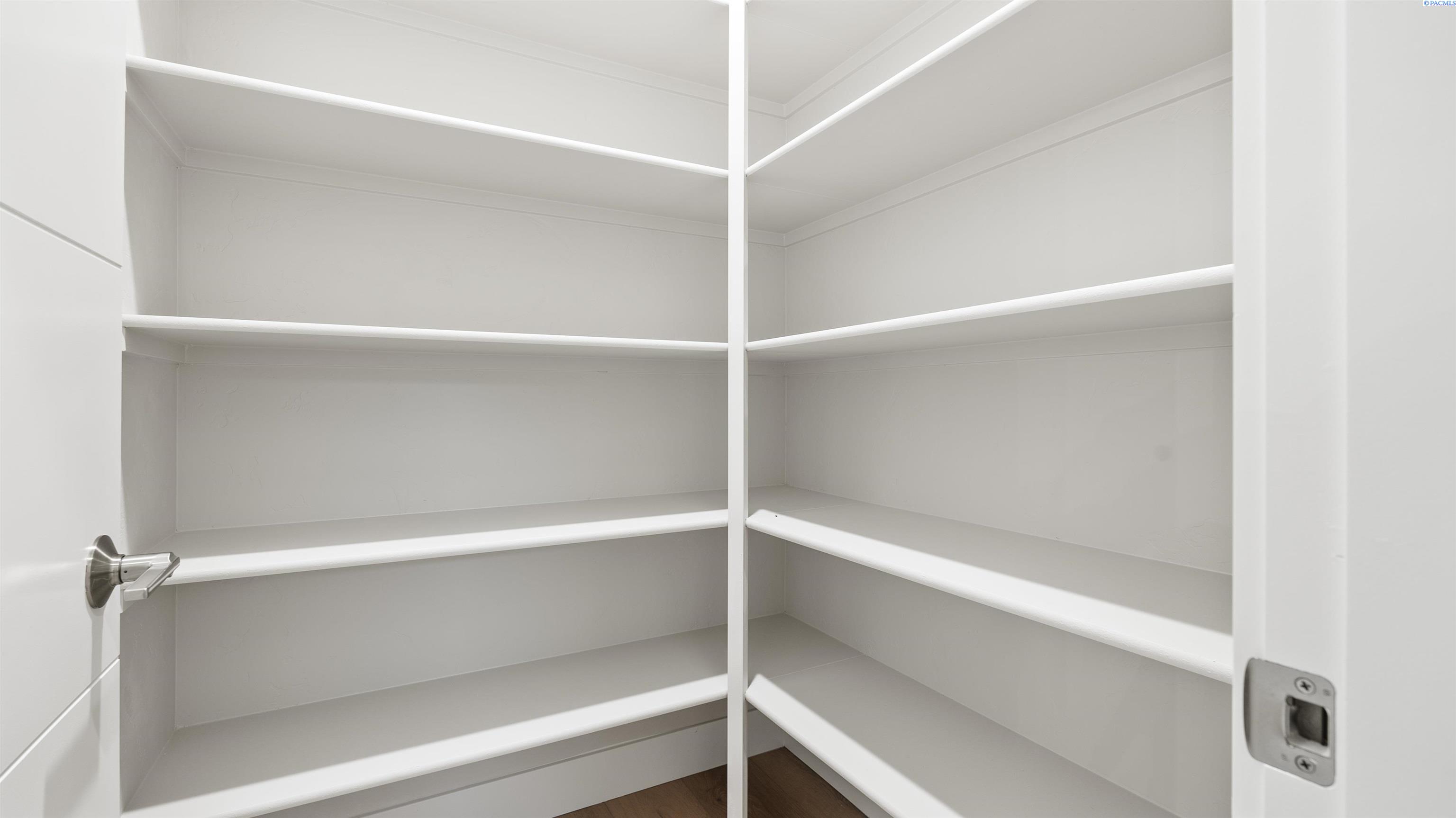 Richland, Washington, 99352, United States, 3 Bedrooms Bedrooms, ,2 BathroomsBathrooms,Residential,For Sale,1991742