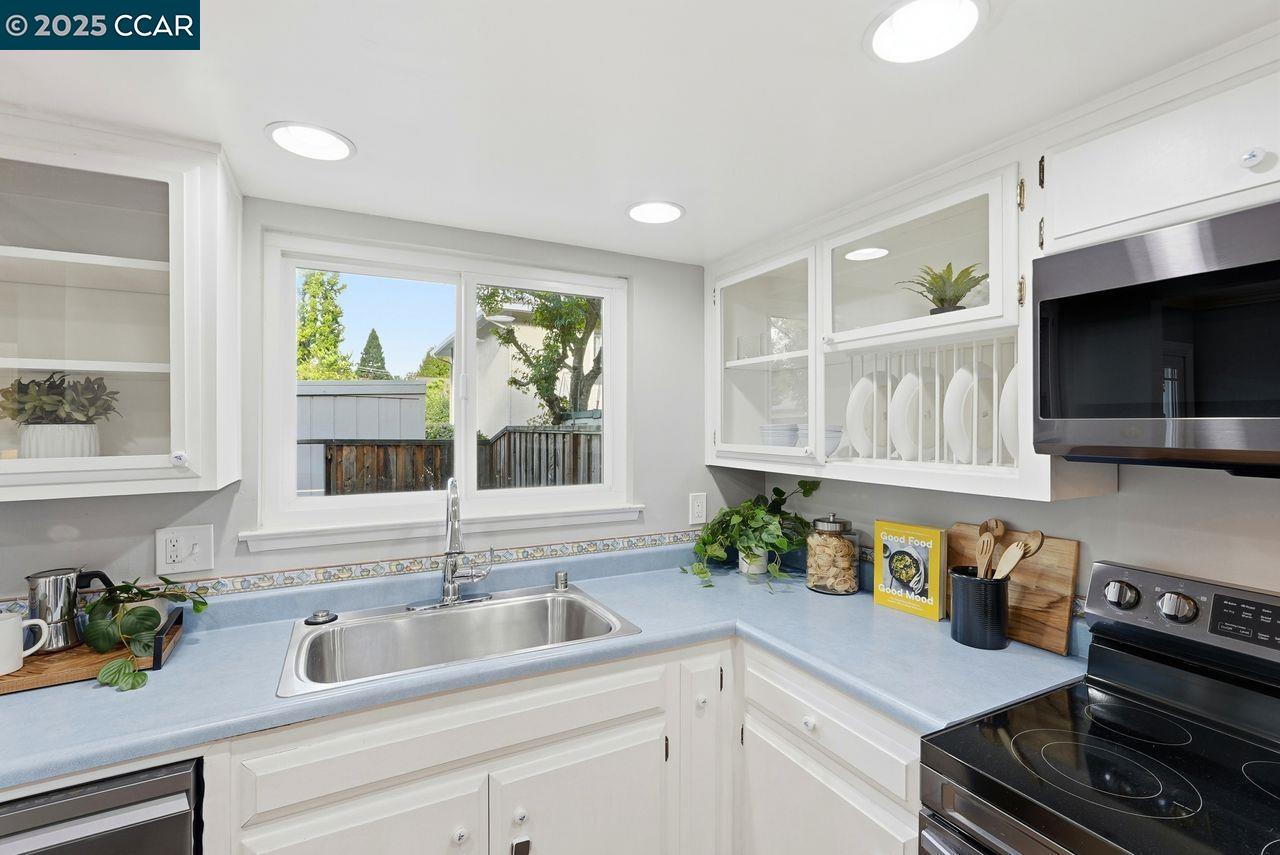 Moraga, California, 94556, United States, 2 Bedrooms Bedrooms, ,1 BathroomBathrooms,Residential,For Sale,1994514