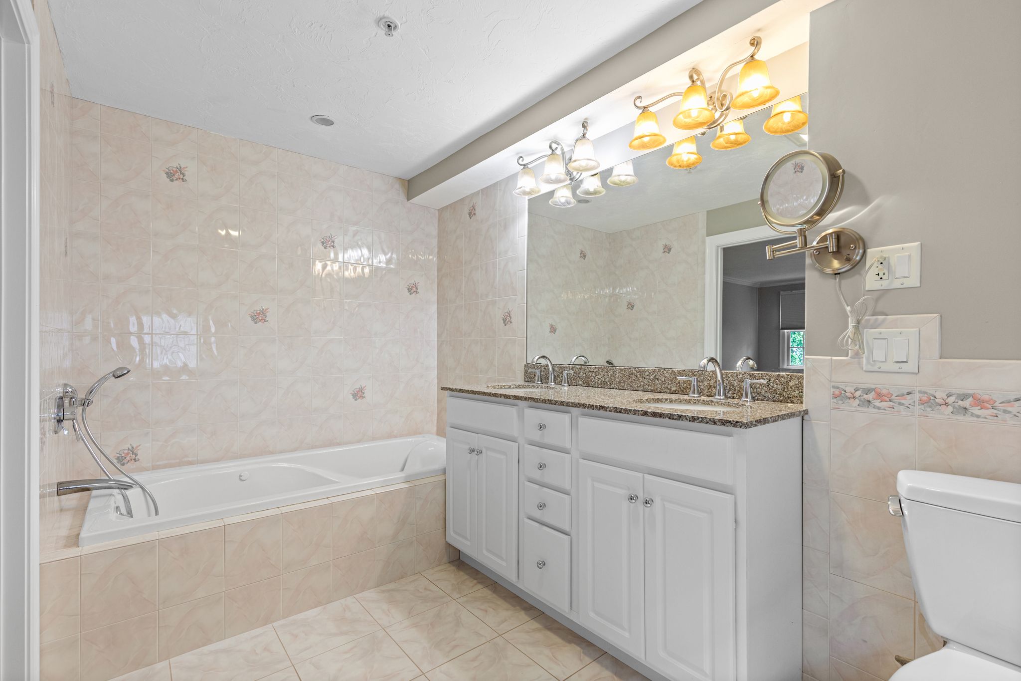  16 Carver Street, Unit 201, Plymouth, MA, 02360 - 物件實景