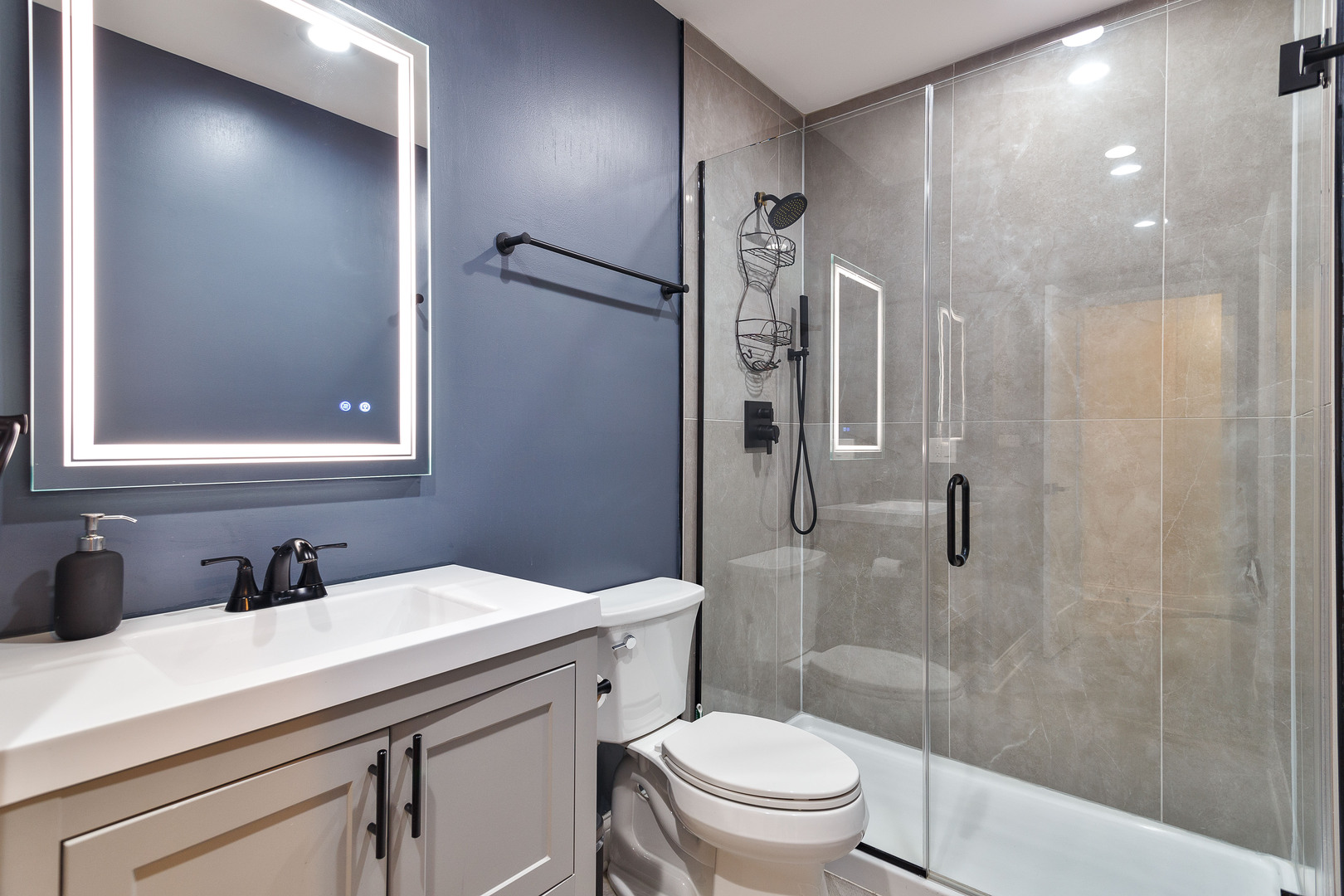 Chicago, Illinois, 60651, United States, 5 Bedrooms Bedrooms, ,6 BathroomsBathrooms,Residential,For Sale,1988146