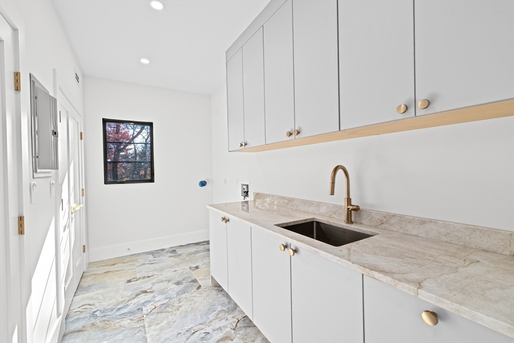 Newton, Massachusetts, 02461, United States, 7 Bedrooms Bedrooms, ,8 BathroomsBathrooms,Residential,For Sale,1995723