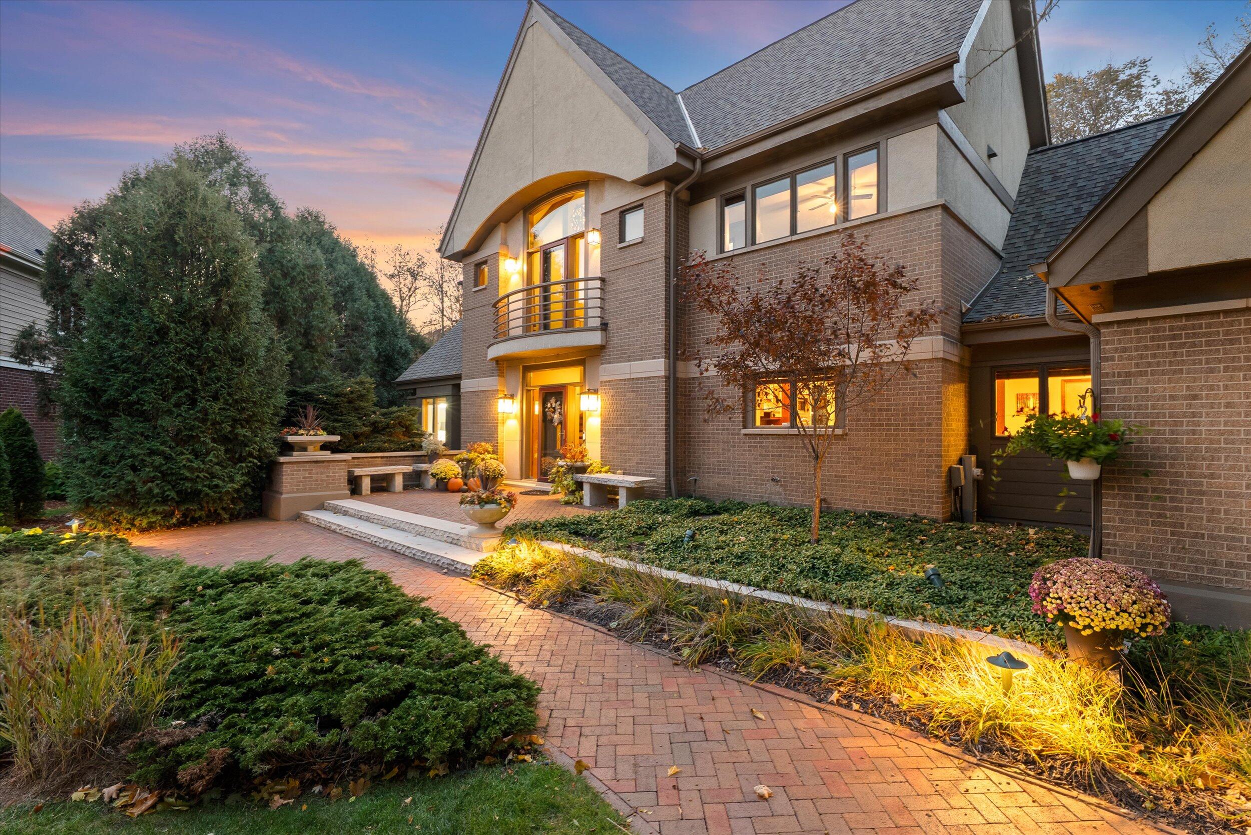 Grafton, Wisconsin, 53024, United States, 4 Bedrooms Bedrooms, ,6 BathroomsBathrooms,Residential,For Sale,1989565