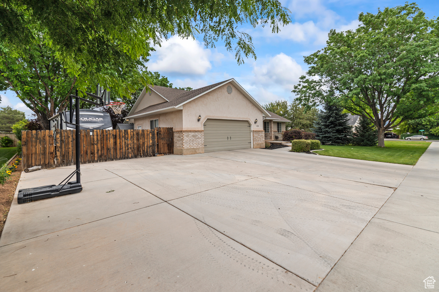 Richfield, Utah, 84701, United States, 6 Bedrooms Bedrooms, ,4 BathroomsBathrooms,Residential,For Sale,1885344