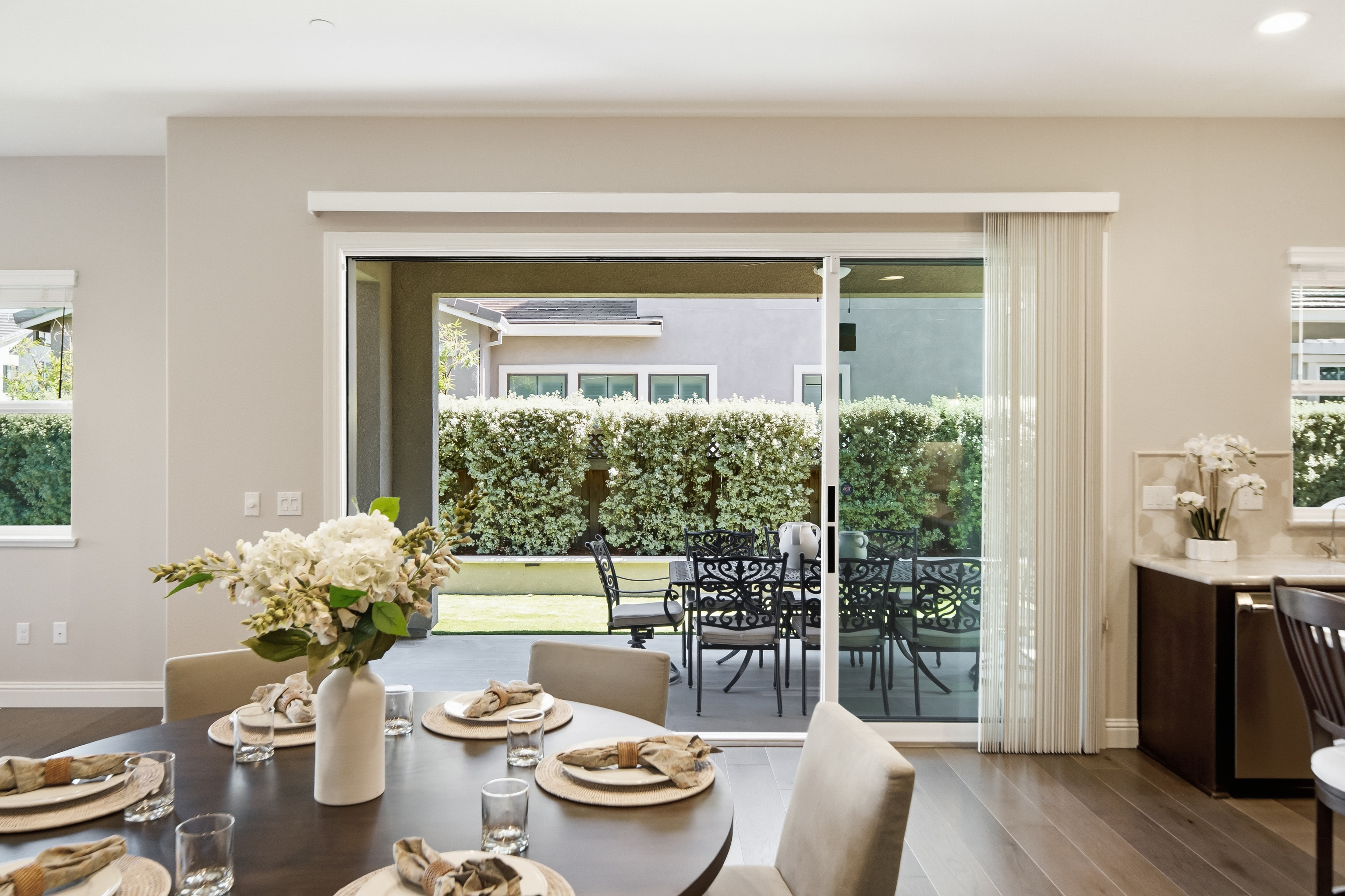  Elevated Modern Living in Sanctuary Village - 物件實景