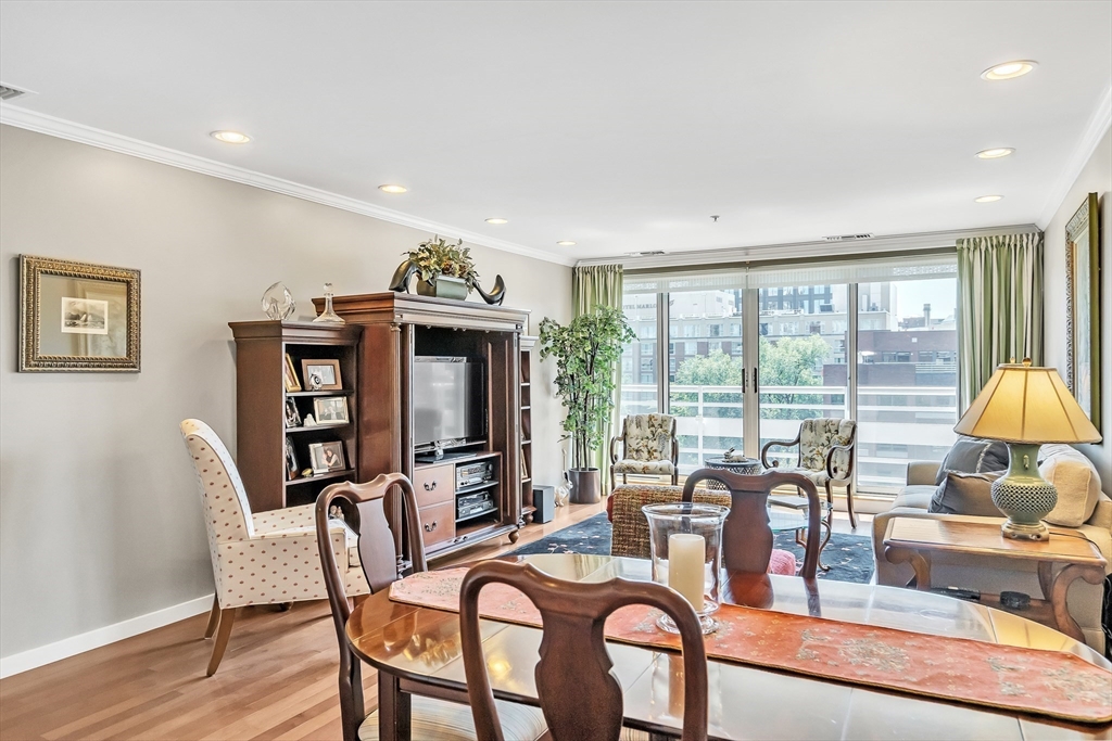 Cambridge, Massachusetts, 02141, United States, 2 Bedrooms Bedrooms, ,2 BathroomsBathrooms,Residential,For Sale,1913406