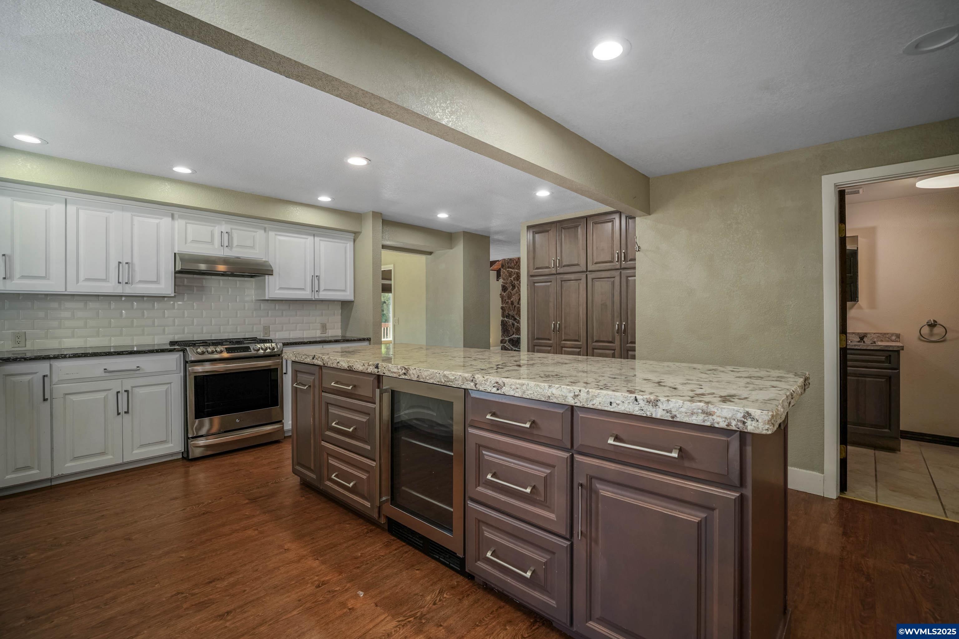 Salem, Oregon, 97304, United States, 4 Bedrooms Bedrooms, ,4 BathroomsBathrooms,Residential,For Sale,1805050