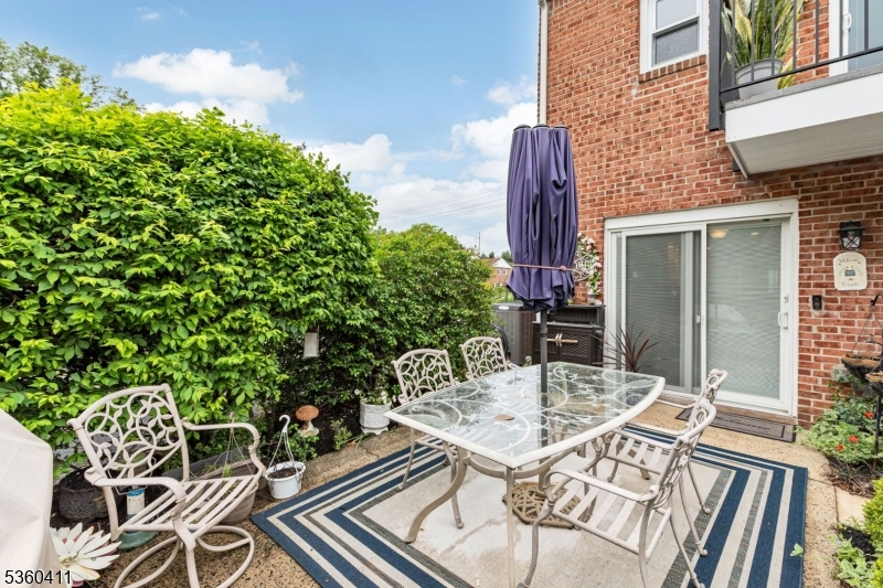 Scotch Plains Twp., New Jersey, 07076, United States, 2 Bedrooms Bedrooms, ,3 BathroomsBathrooms,Residential,For Sale,1999583