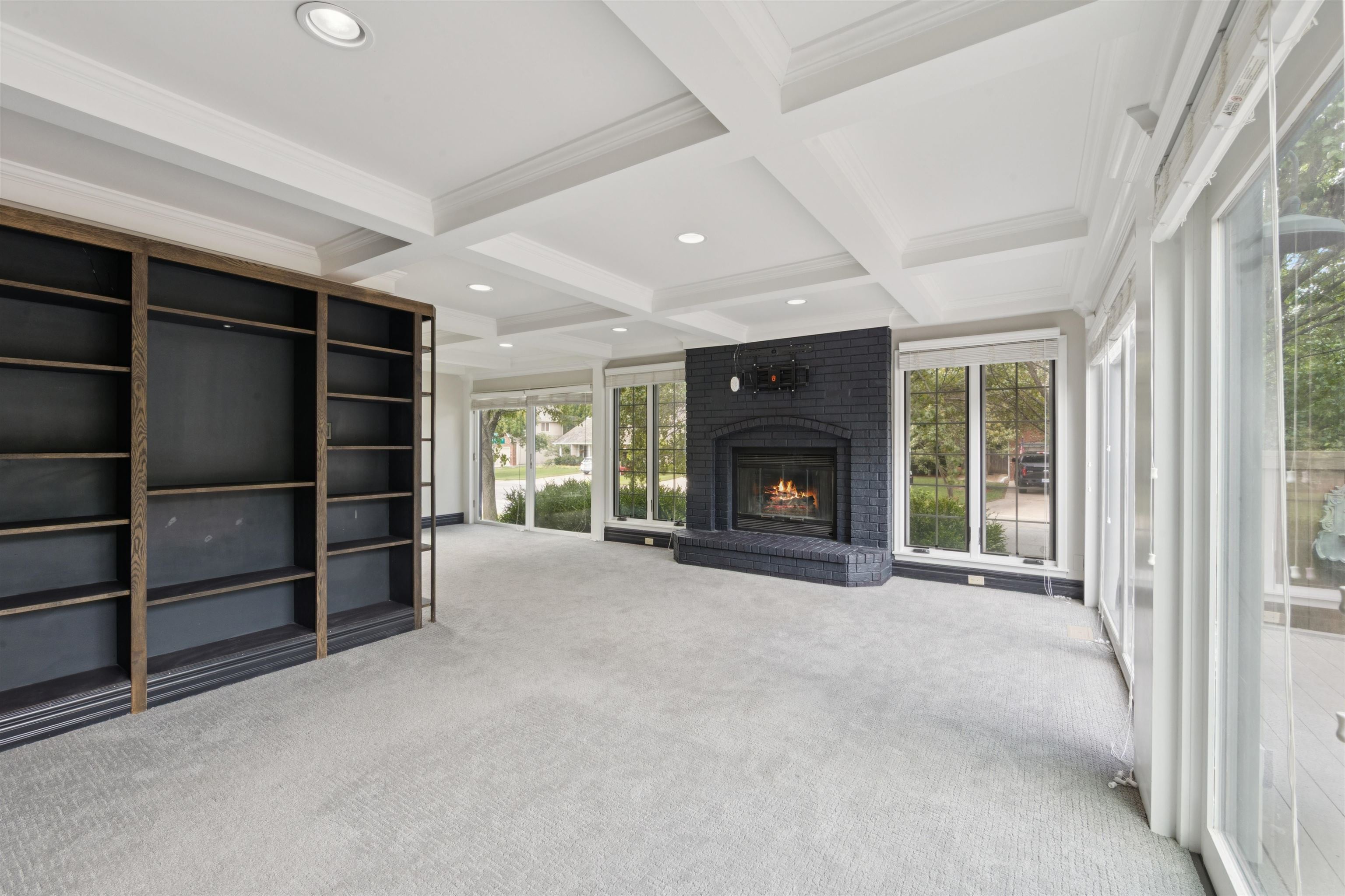 Wichita, Kansas, 67206, United States, 2 Bedrooms Bedrooms, ,4 BathroomsBathrooms,Residential,For Sale,1911450