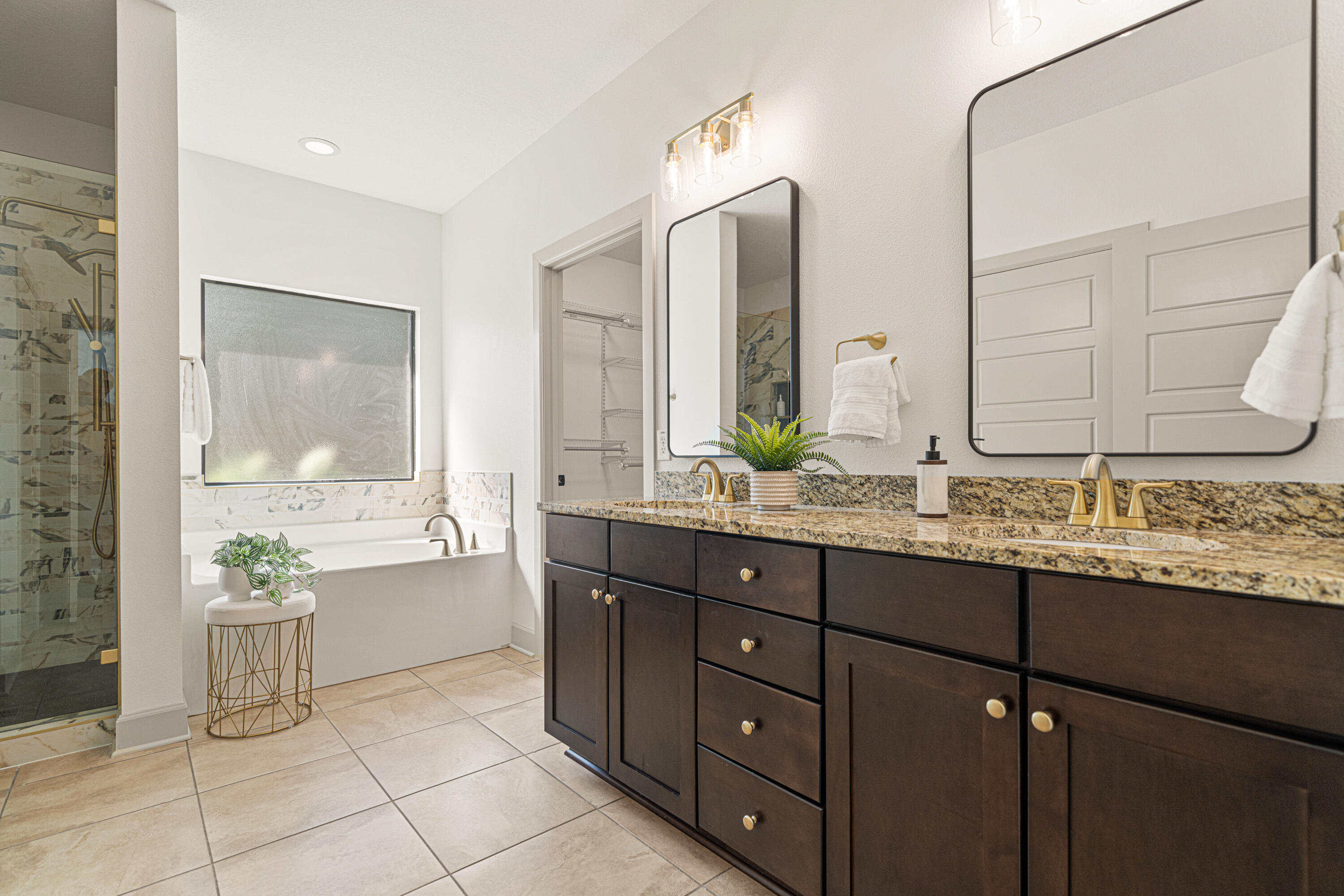 Crestview, Florida, 32536, United States, 5 Bedrooms Bedrooms, ,5 BathroomsBathrooms,Residential,For Sale,1906296