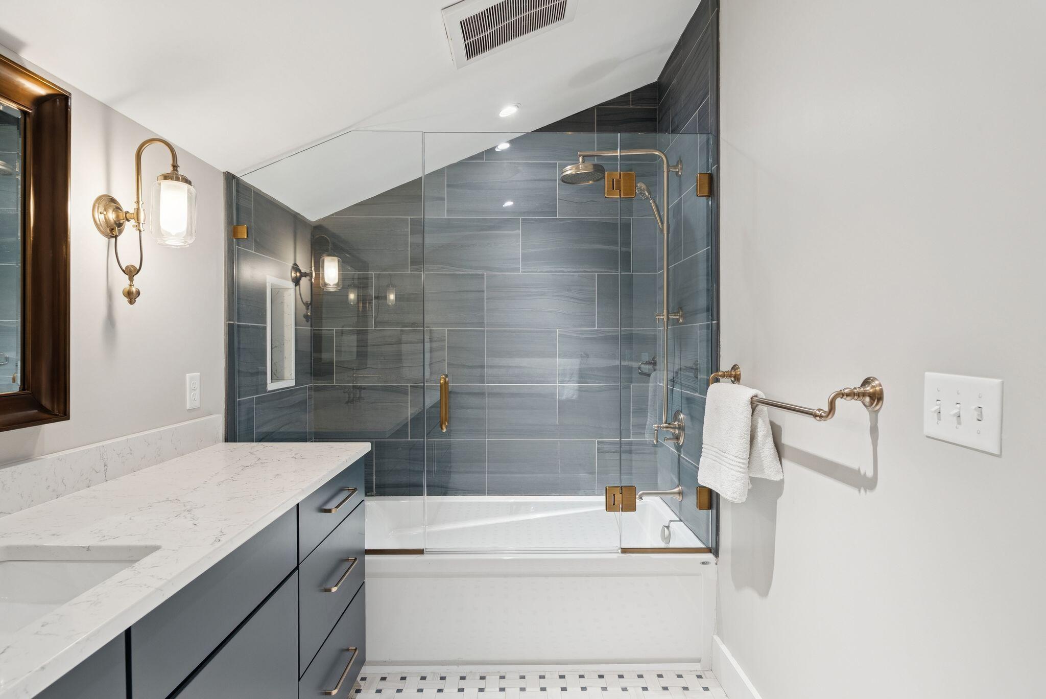 Falmouth, Maine, 04105, United States, 3 Bedrooms Bedrooms, ,4 BathroomsBathrooms,Residential,For Sale,1975511