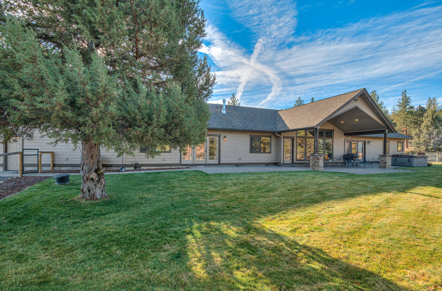 Bend, Oregon, 97703, United States, 3 Bedrooms Bedrooms, ,3 BathroomsBathrooms,Residential,For Sale,1984485