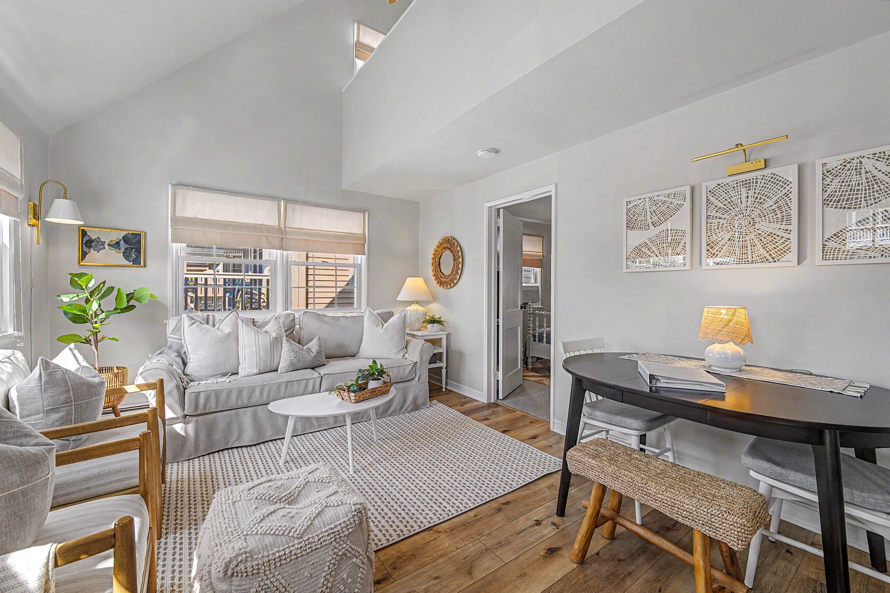  2353 Asbury Avenue - 物件實景