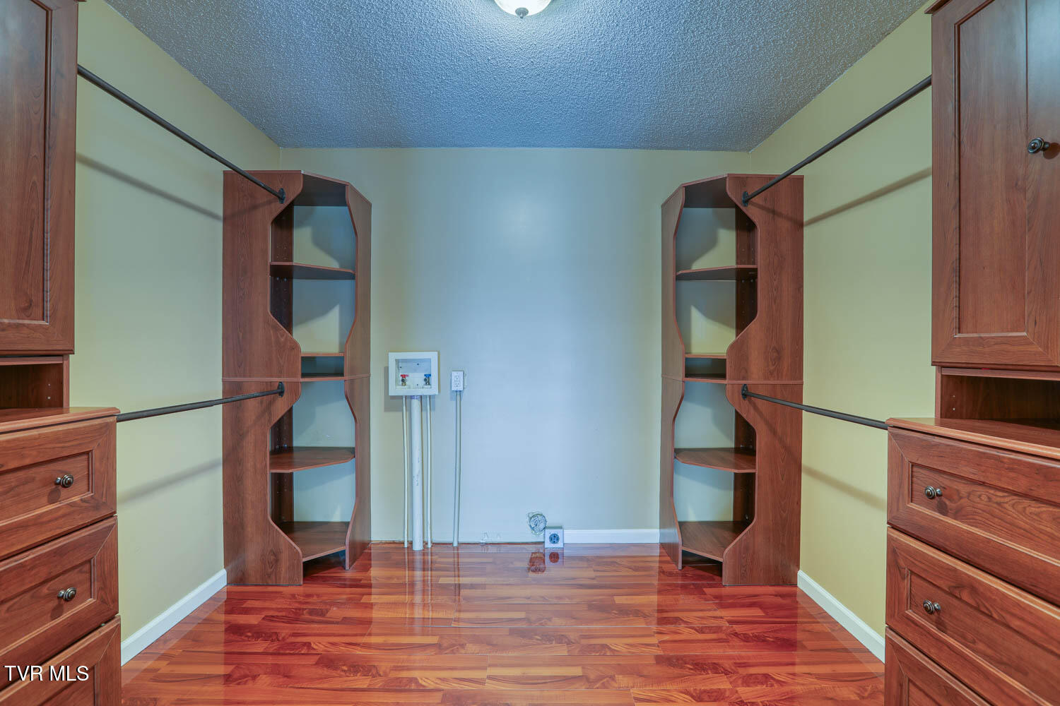 Rogersville, Tennessee, 37857, United States, 4 Bedrooms Bedrooms, ,4 BathroomsBathrooms,Residential,For Sale,1977931