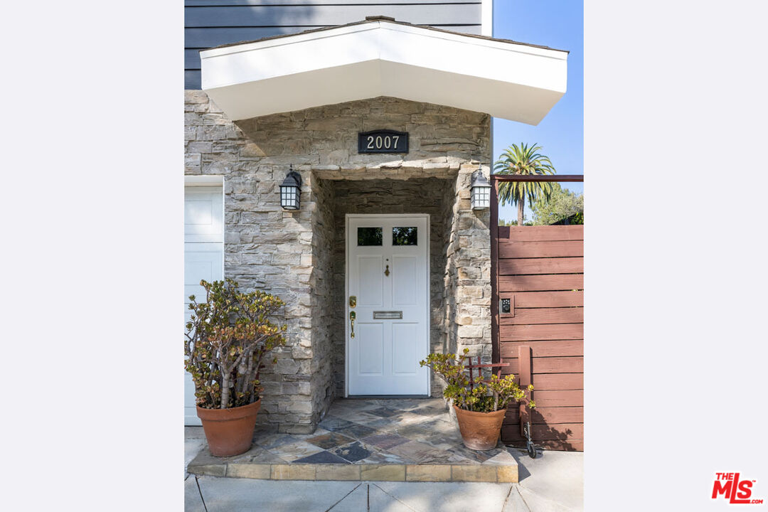 Los Angeles, California, 90039, United States, 3 Bedrooms Bedrooms, ,4 BathroomsBathrooms,Residential,For Sale,1924796
