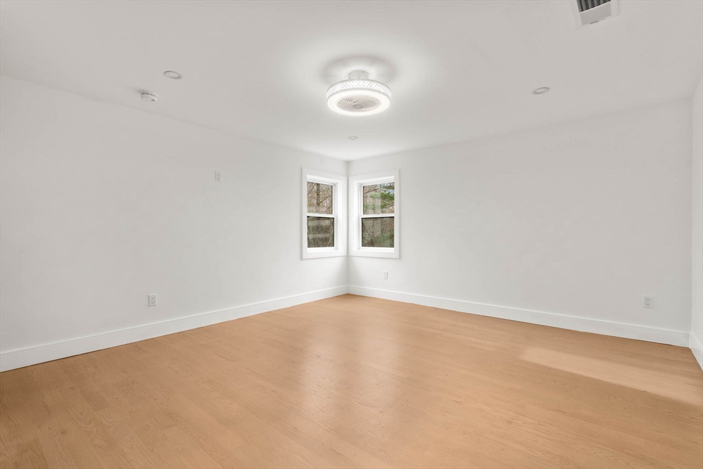 Weston, Massachusetts, 02493, United States, 4 Bedrooms Bedrooms, ,5 BathroomsBathrooms,Residential,For Sale,1989089