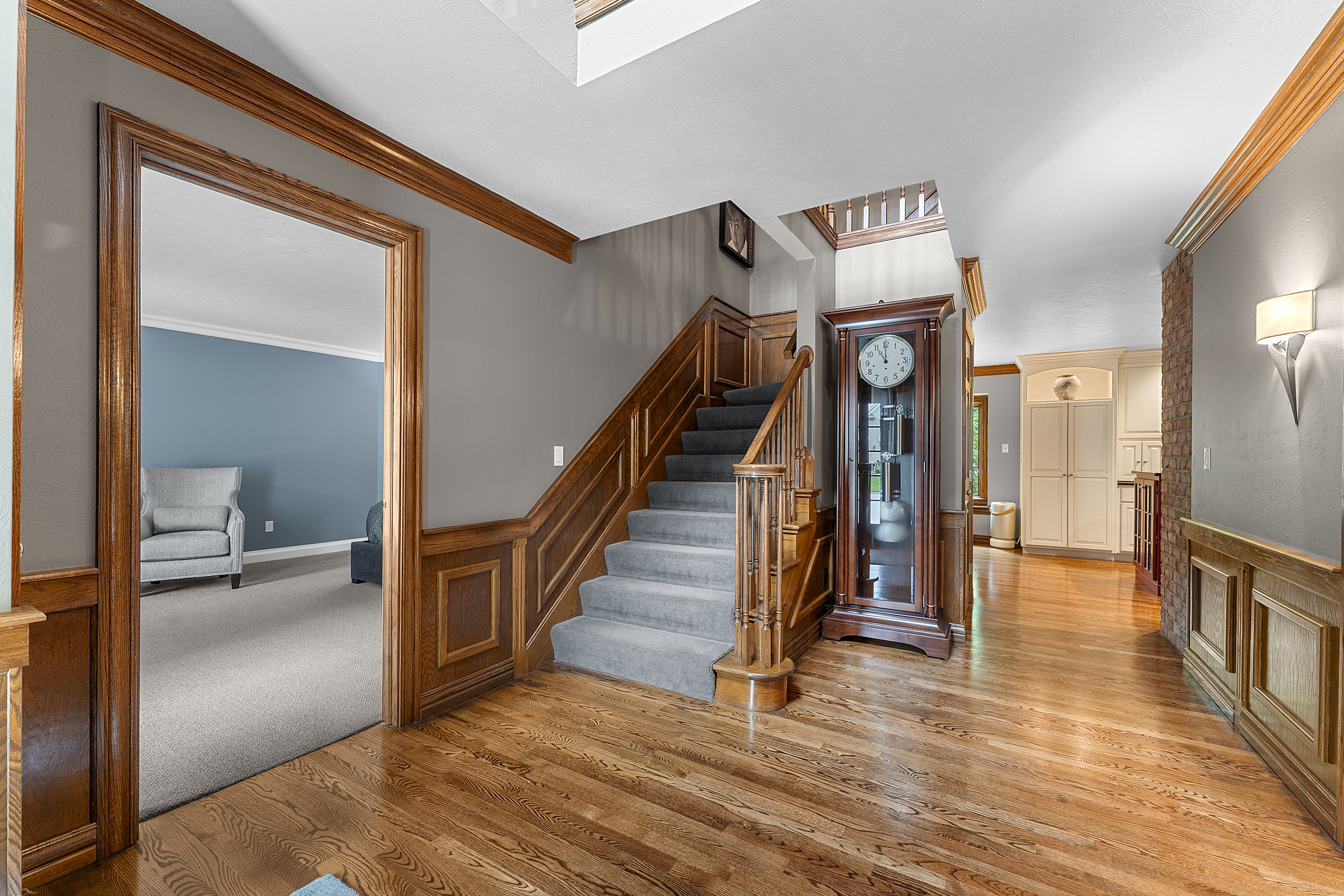  Elegant Colonial Offering Space, Privacy & Modern Comfort - 物件實景