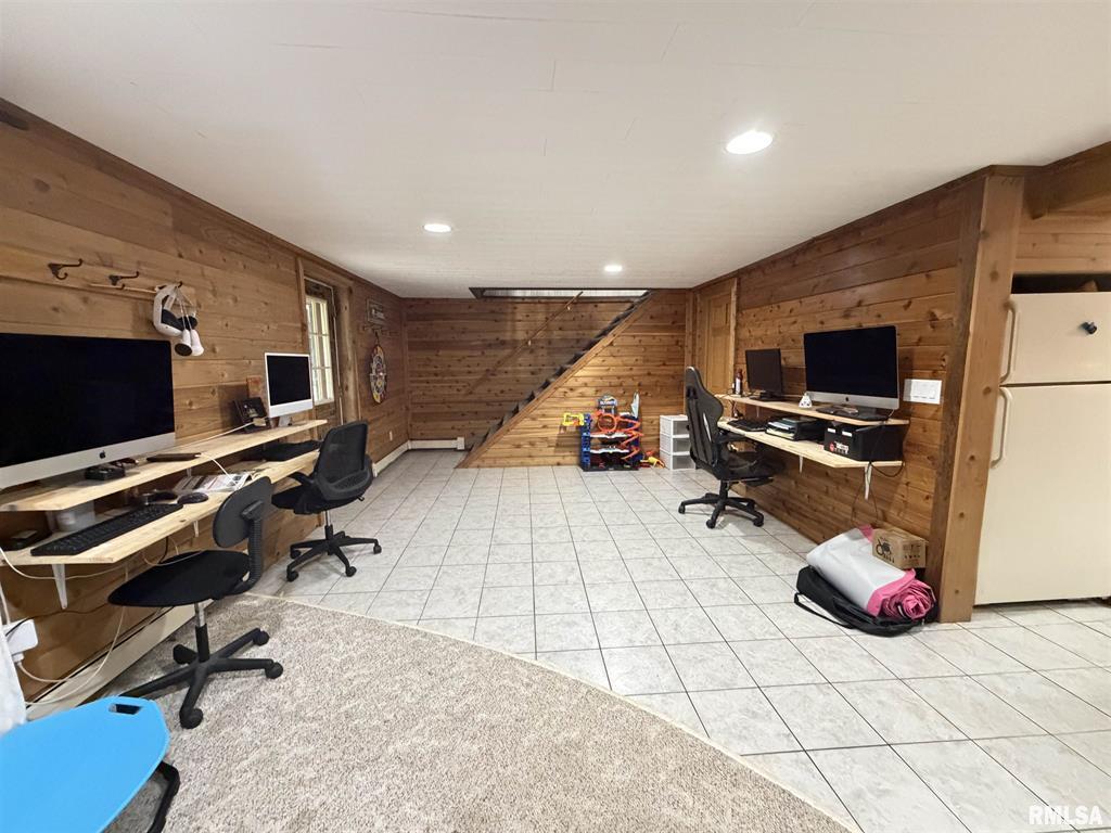 Abingdon, Illinois, 61410, United States, 3 Bedrooms Bedrooms, ,2 BathroomsBathrooms,Residential,For Sale,1976226