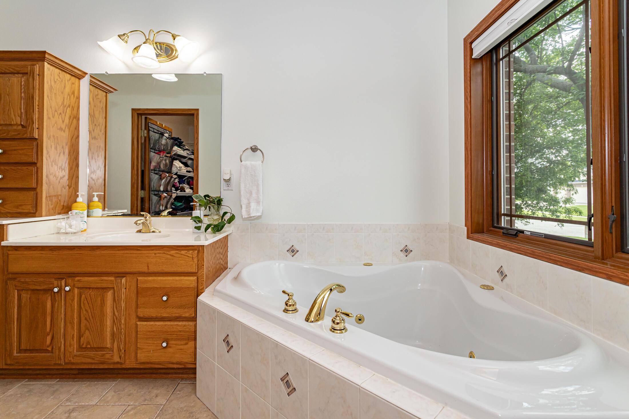 Ames, Iowa, 50014, United States, 5 Bedrooms Bedrooms, ,5 BathroomsBathrooms,Residential,For Sale,1935039