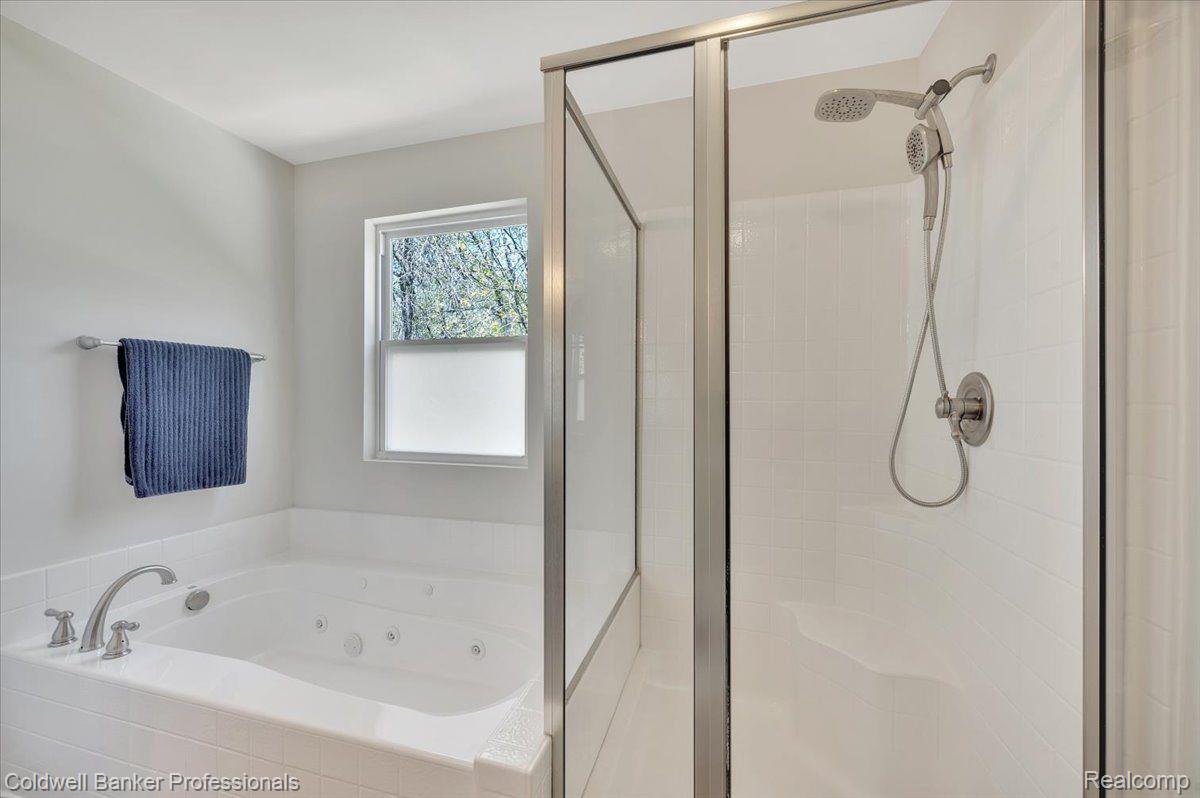 Oxford, Michigan, 48371, United States, 5 Bedrooms Bedrooms, ,4 BathroomsBathrooms,Residential,For Sale,1940303