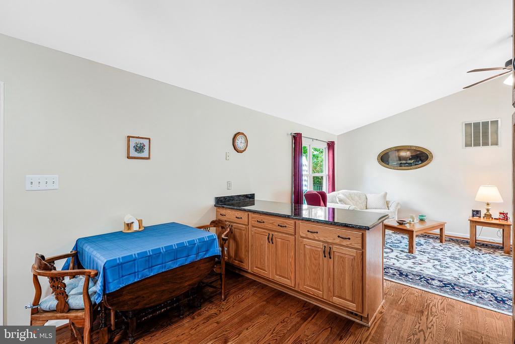 Burke, Virginia, 22015, United States, 3 Bedrooms Bedrooms, ,3 BathroomsBathrooms,Residential,For Sale,2049258