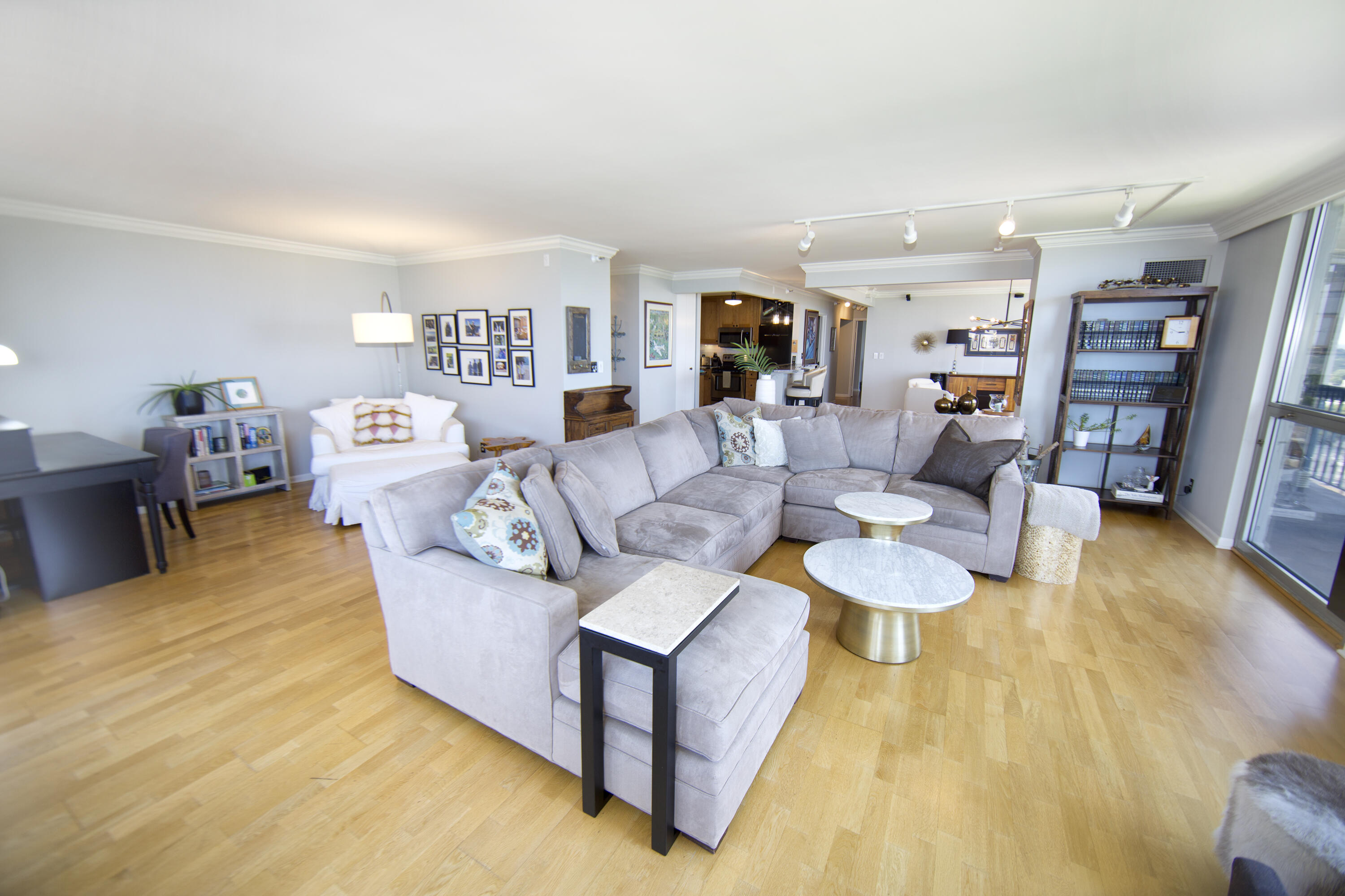 Milwaukee, Wisconsin, 53202, United States, 2 Bedrooms Bedrooms, ,3 BathroomsBathrooms,Residential,For Sale,1992022