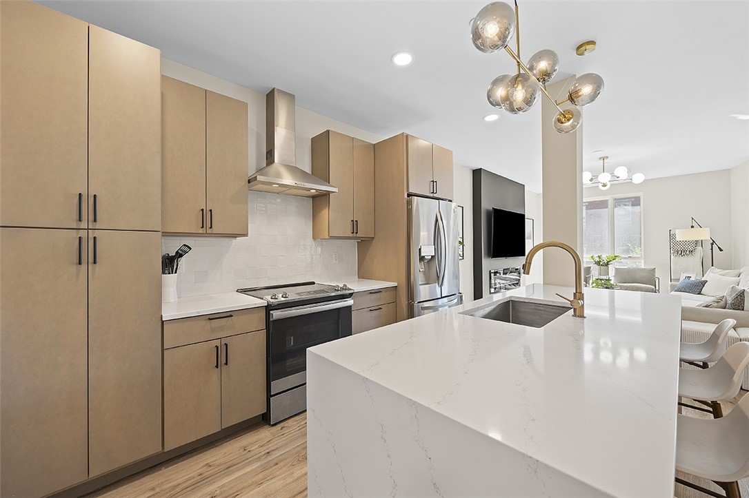 Lawrenceville, Pennsylvania, 15201, United States, 2 Bedrooms Bedrooms, ,2 BathroomsBathrooms,Residential,For Sale,1960750