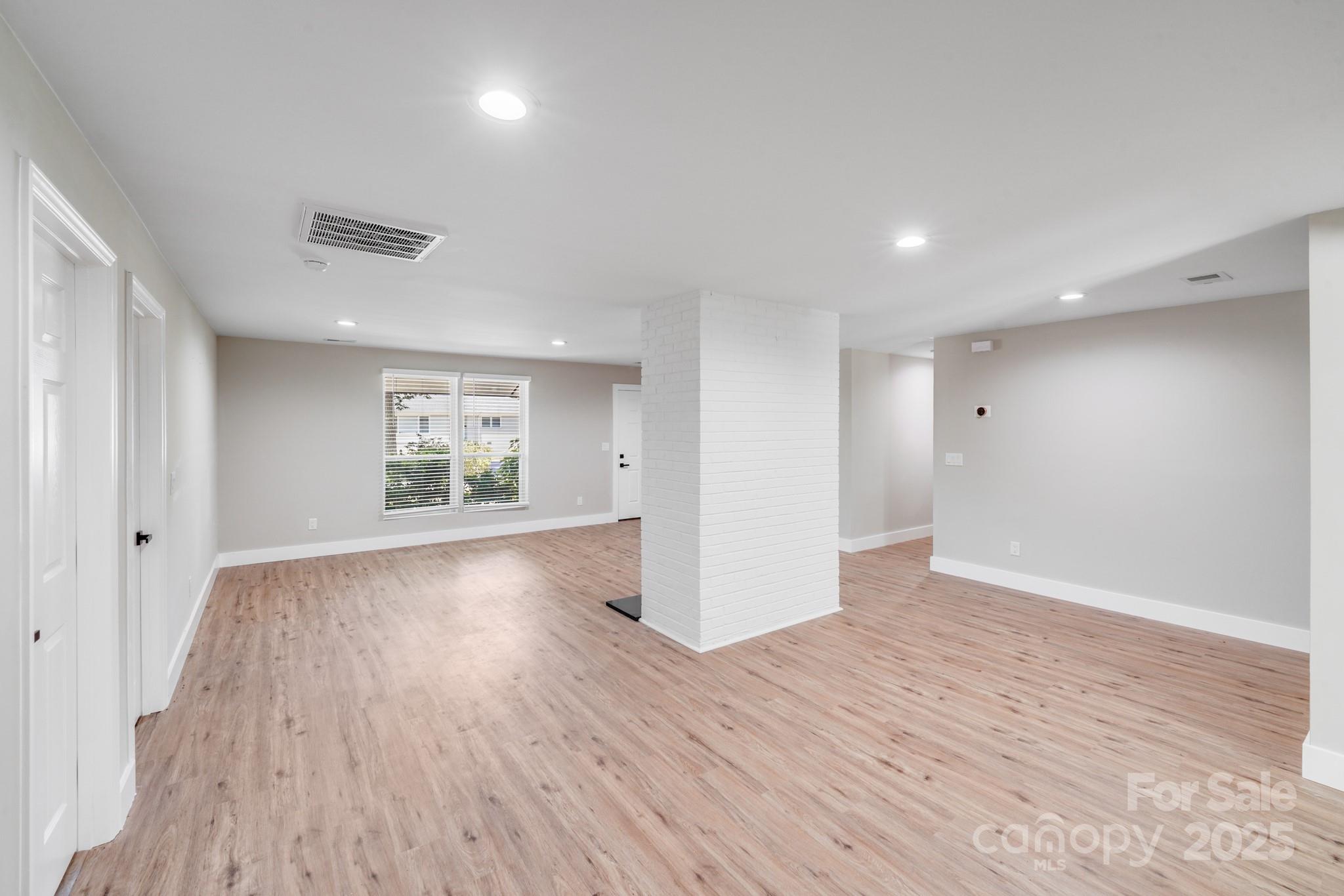 Charlotte, North Carolina, 28210, United States, 3 Bedrooms Bedrooms, ,3 BathroomsBathrooms,Residential,For Sale,1836887