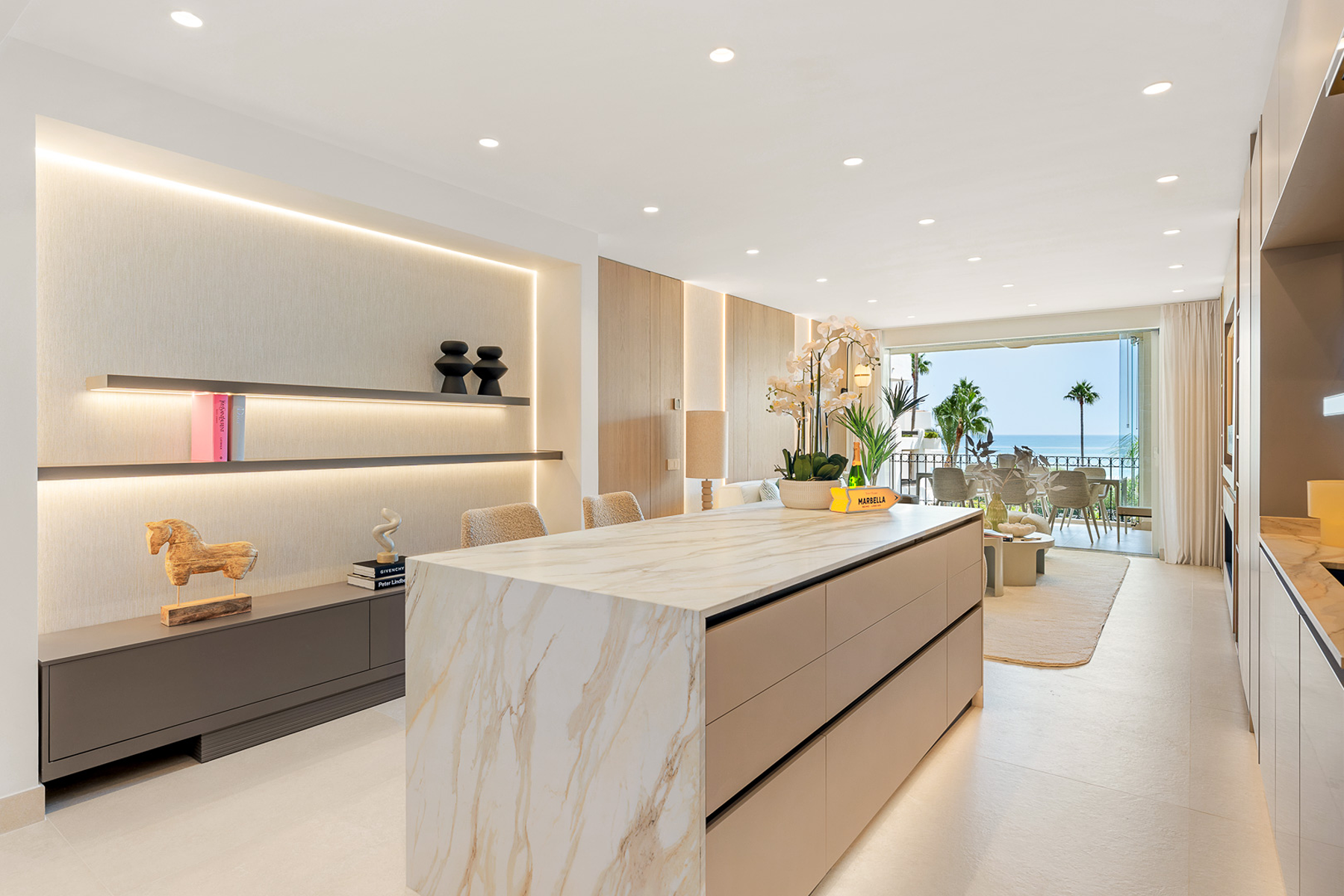 Beachfront corner apartment with expansive terrace in Estepona - 物件實景