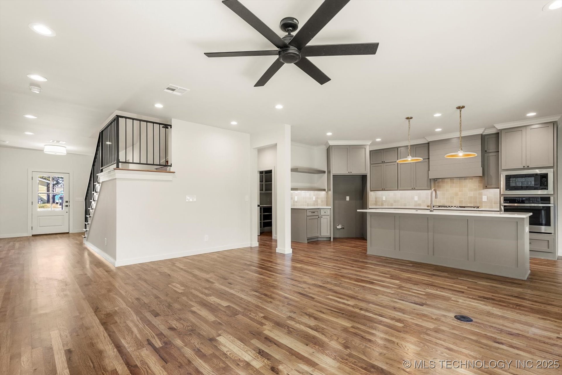 Broken Arrow, Oklahoma, 74012, United States, 5 Bedrooms Bedrooms, ,3 BathroomsBathrooms,Residential,For Sale,1991431