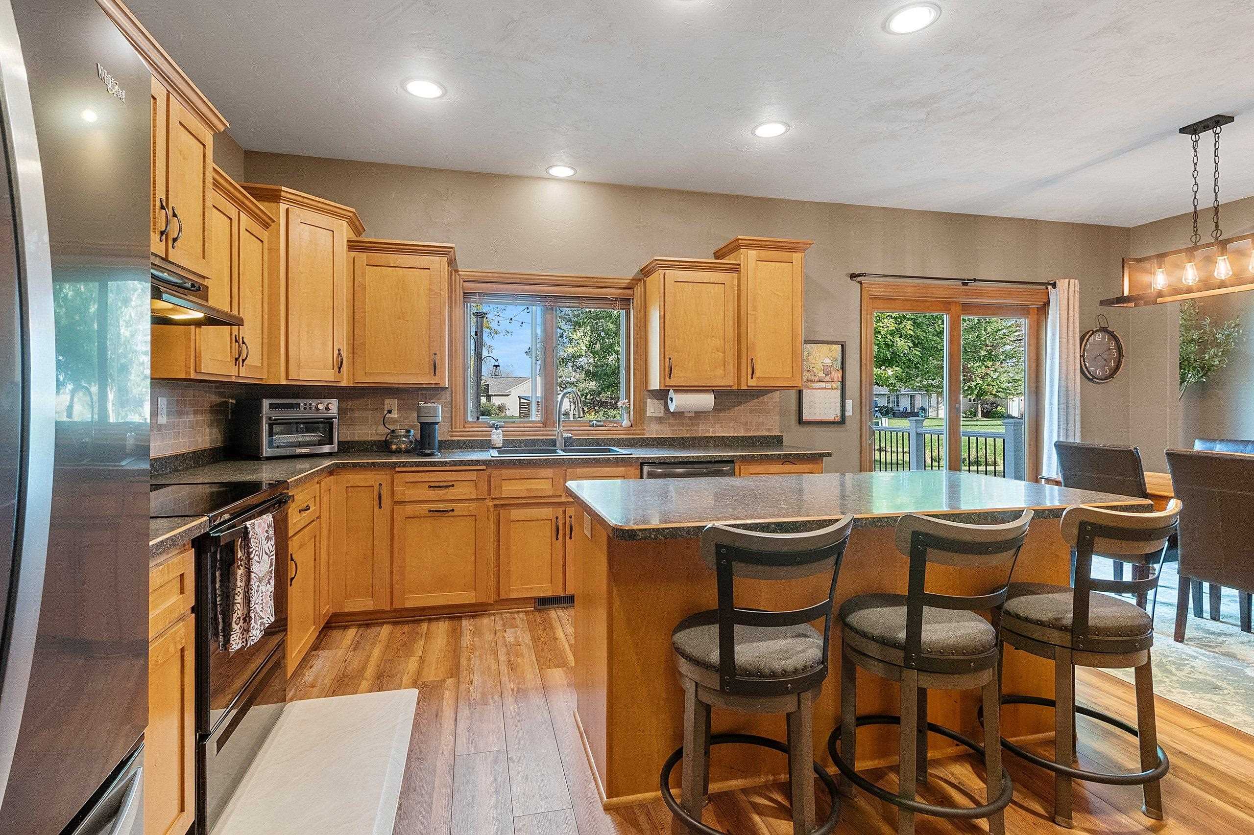 APPLETON, Wisconsin, 54913, United States, 4 Bedrooms Bedrooms, ,3 BathroomsBathrooms,Residential,For Sale,1960996