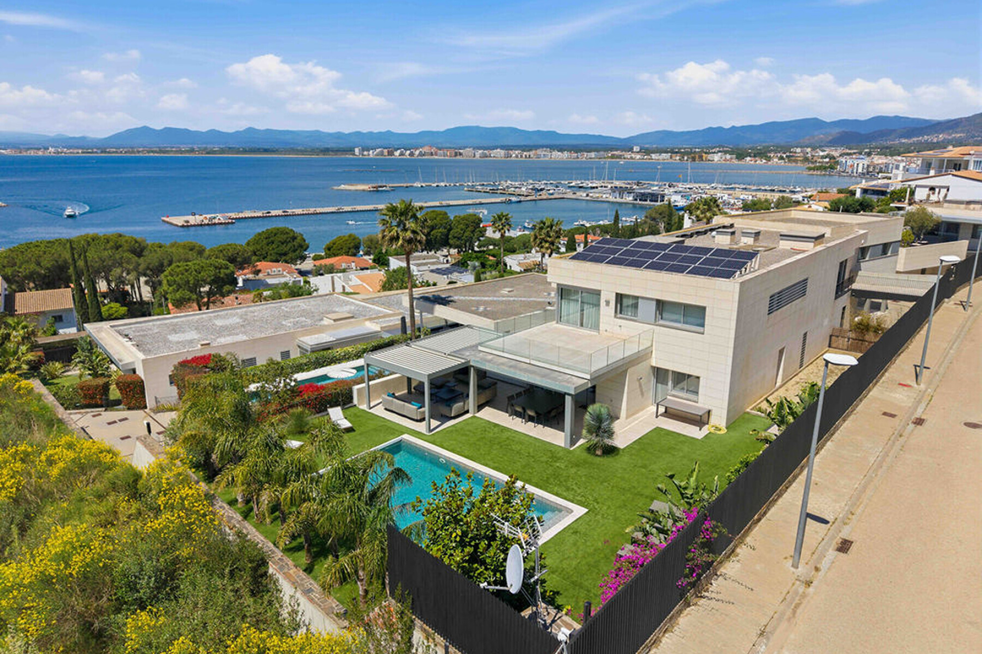  Exceptional Designer Villa with Marina, Sea and Mountain Views - 物件實景